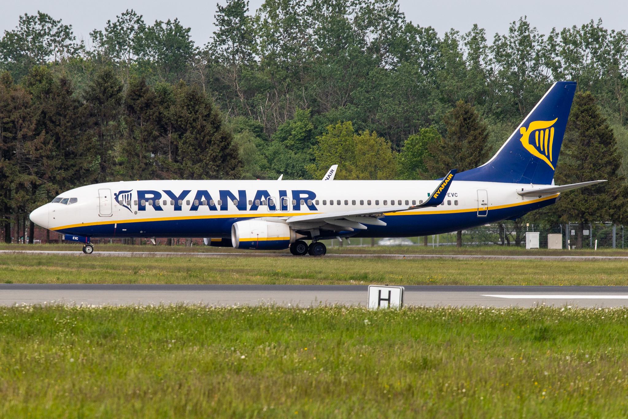 Hamburg Airport: Ryanair (FR / RYR) |  Boeing 737-8AS B738 | EI-EVC | MSN 40286