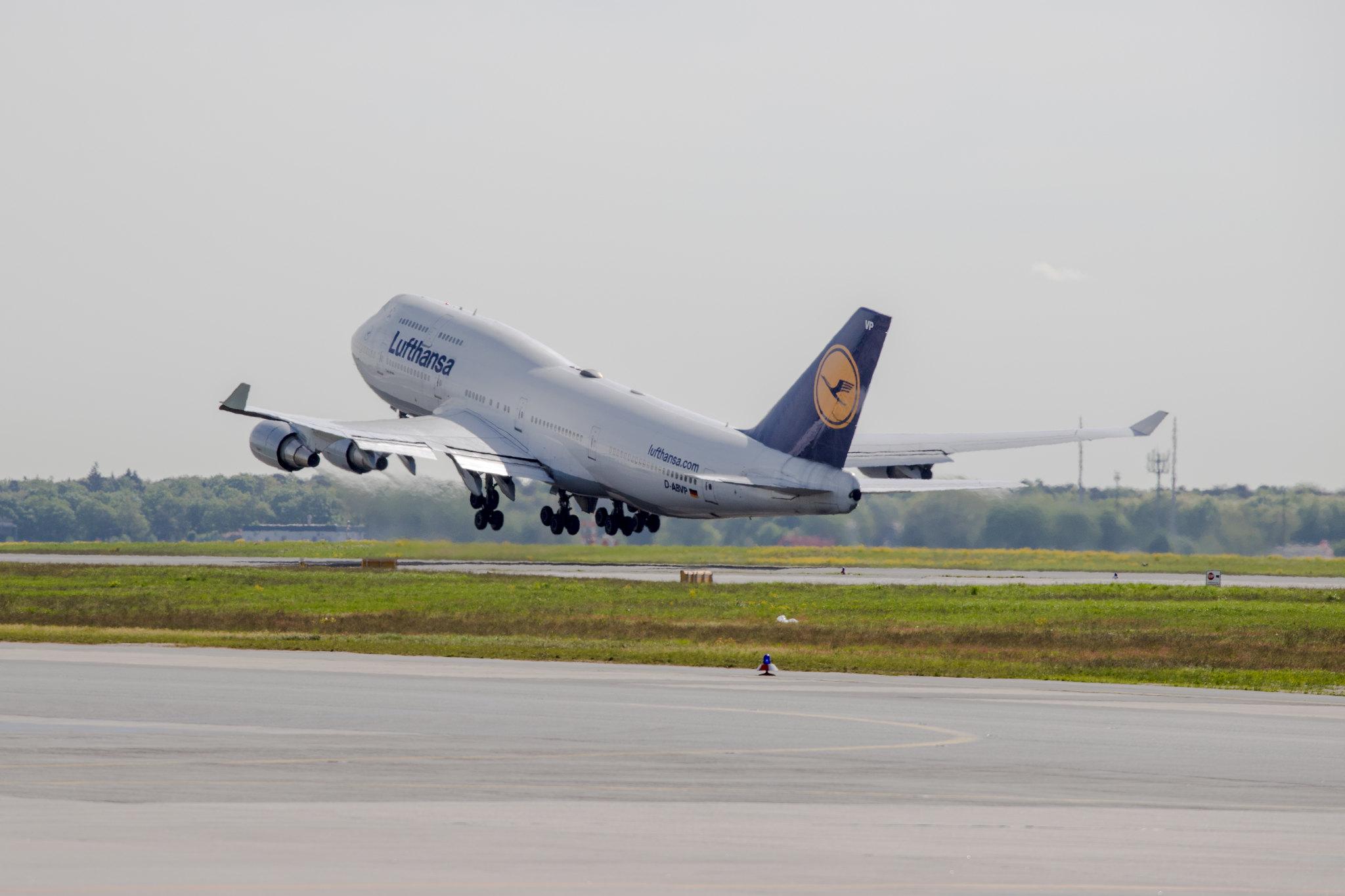 Frankfurt Airport: Lufthansa (LH / DLH) |  Boeing 747-430 B744 | D-ABVP | MSN 28284