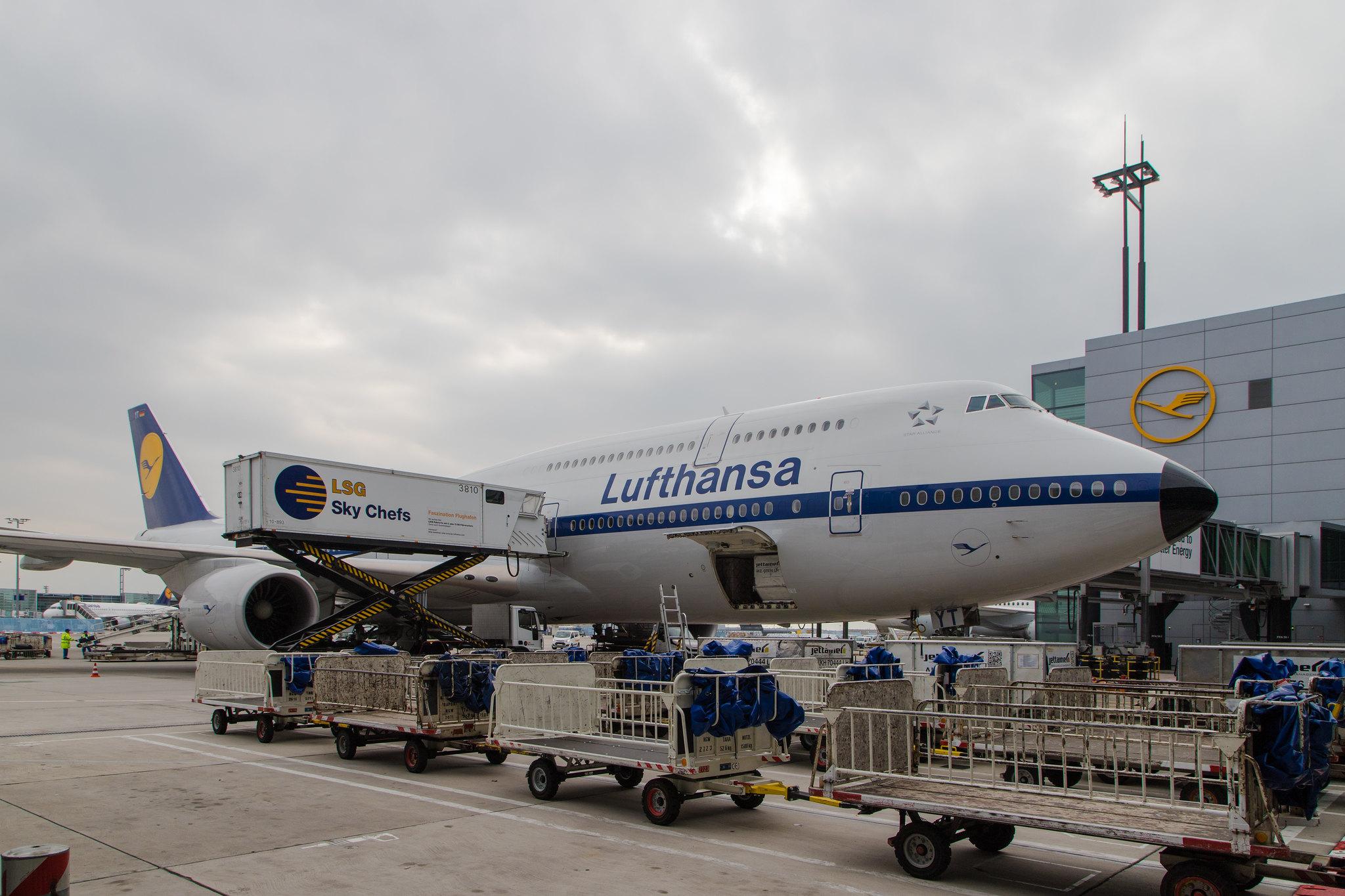 Frankfurt Airport: Lufthansa (LH / DLH) |  Livery: Retro Livery |  Boeing 747-830 B748 | D-ABYT | MSN 37844