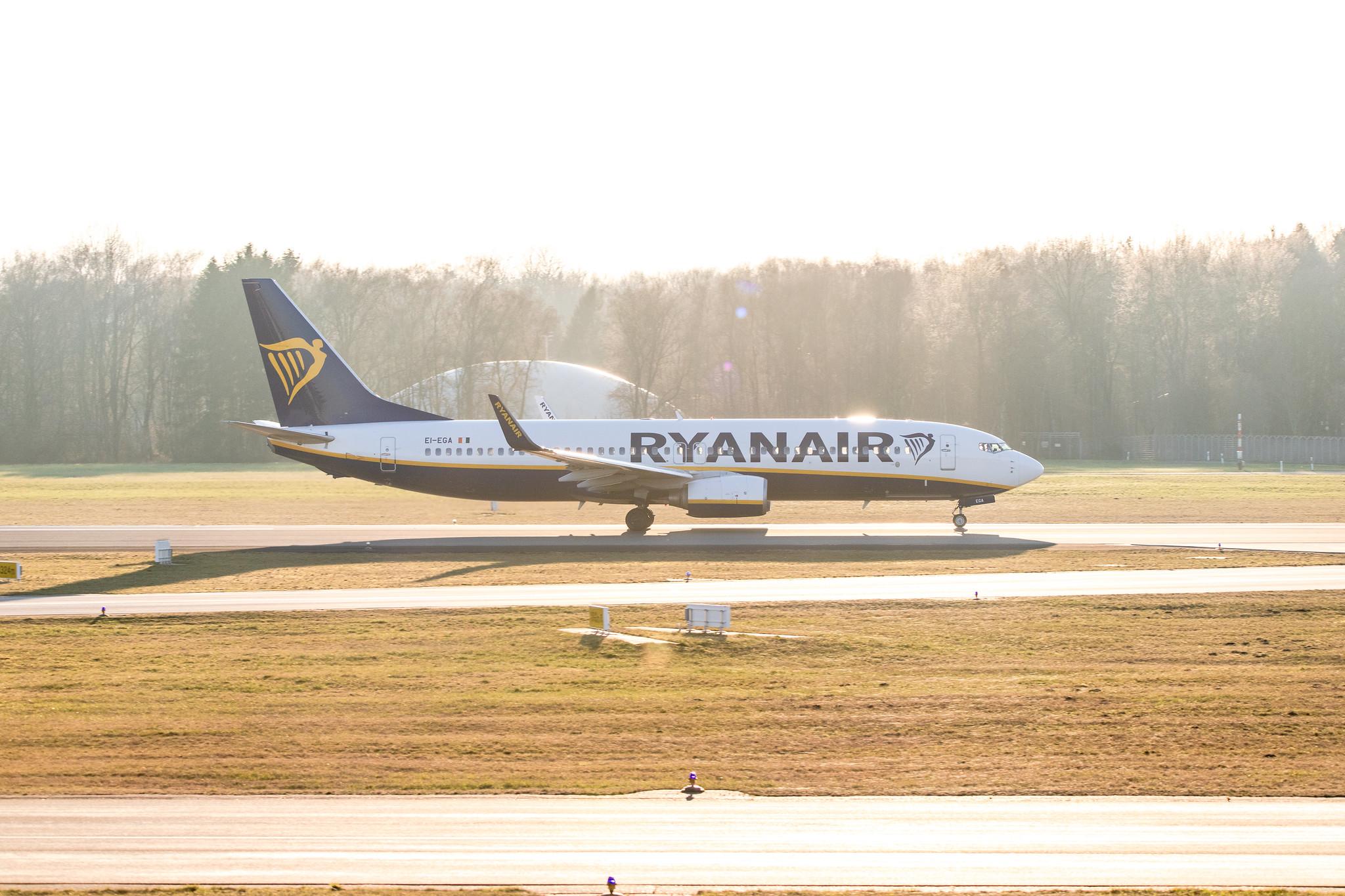 Hamburg Airport: Ryanair (FR / RYR) |  Boeing 737-8AS B738 | EI-EGA | MSN 38490