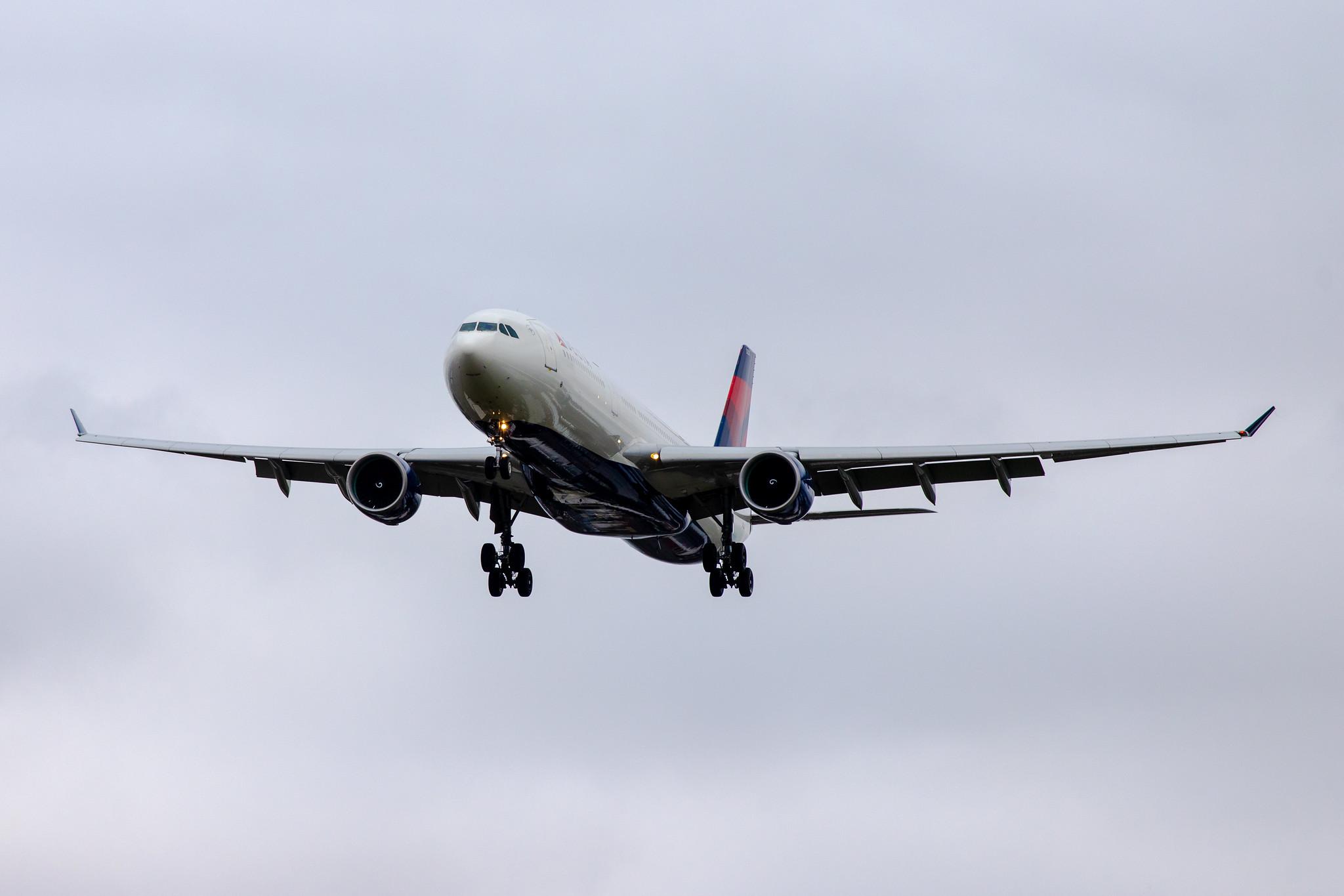 London Heathrow Airport: Delta Air Lines (DL / DAL) |  Airbus A330-323 A333 | N821NW | MSN 0865