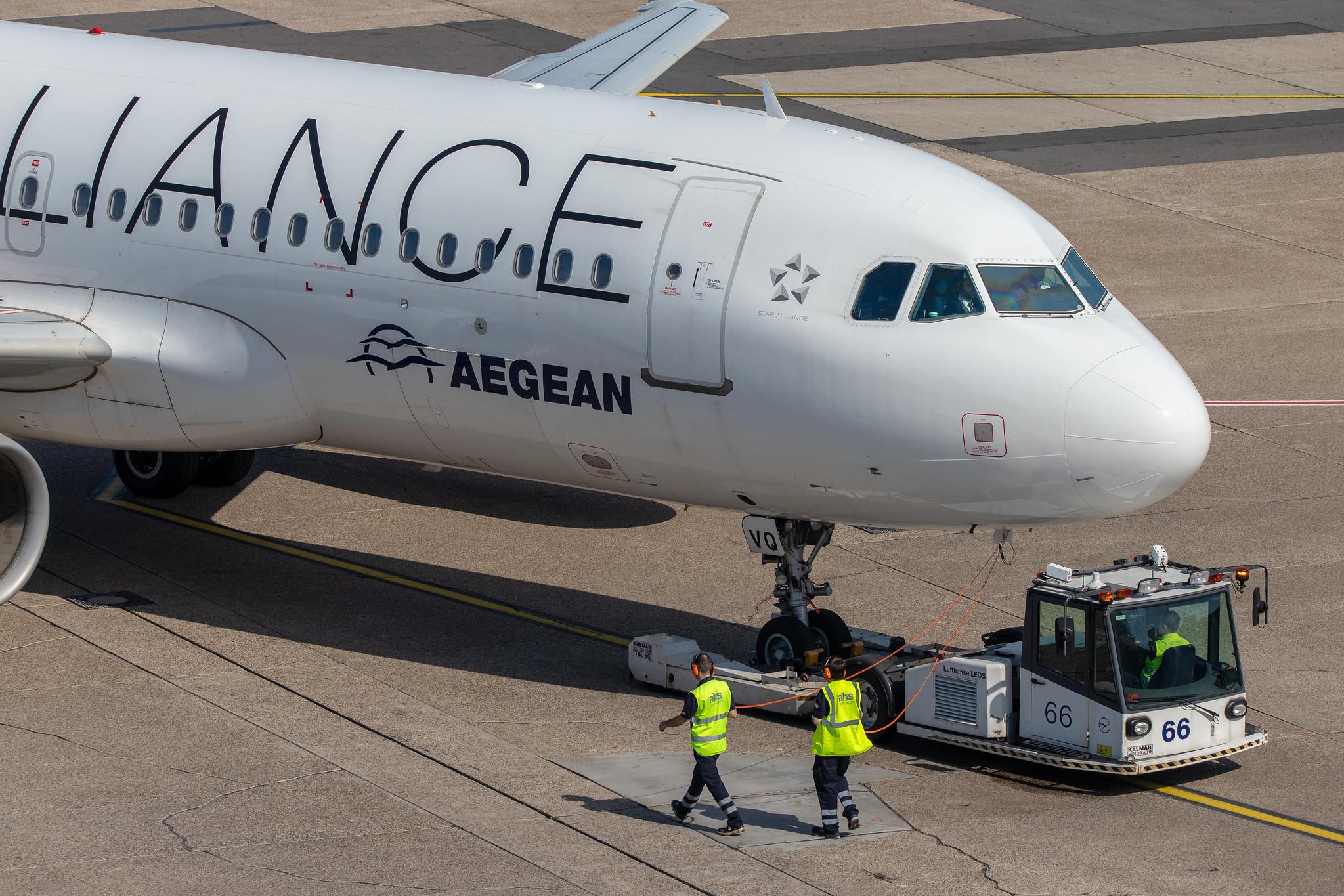 Düsseldorf Airport: Aegean Airlines (A3 / AEE) |  Livery: Star Alliance livery |  Airbus A320-232 A320 | SX-DVQ | MSN 3526