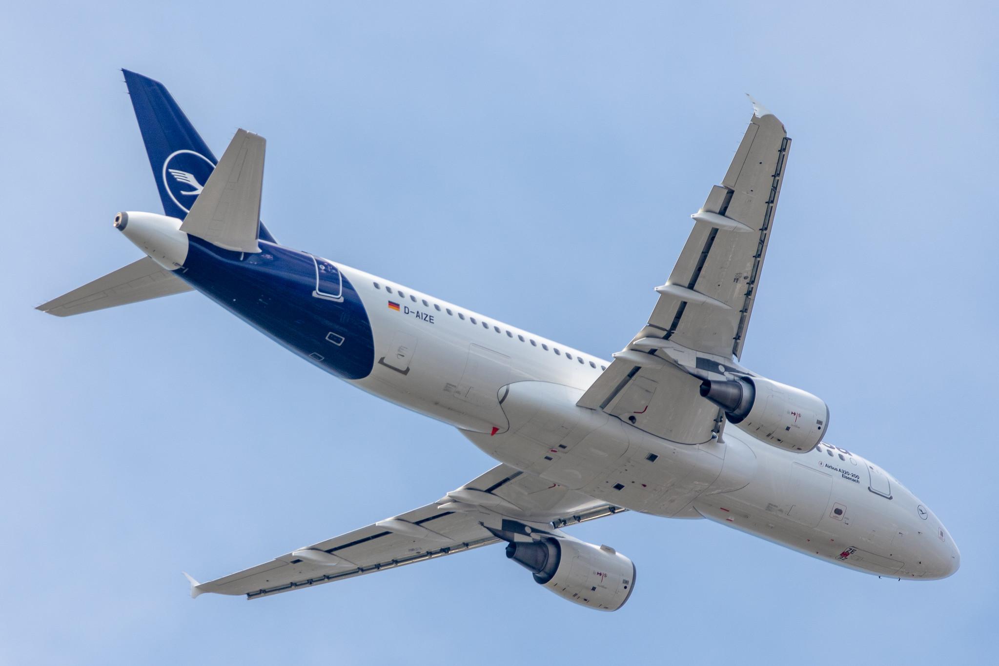 Hamburg Airport: Lufthansa (LH / DLH) |  Airbus A320-214 A320 | D-AIZE | MSN 4261