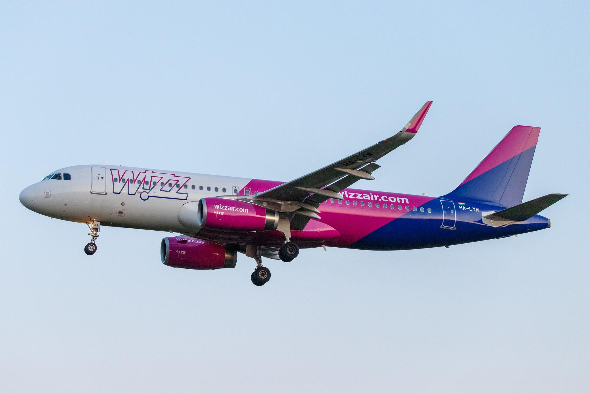 Hamburg Airport: Wizz Air (W6 / WZZ) |  Airbus A320-232 A320 | HA-LYW | MSN 7695
