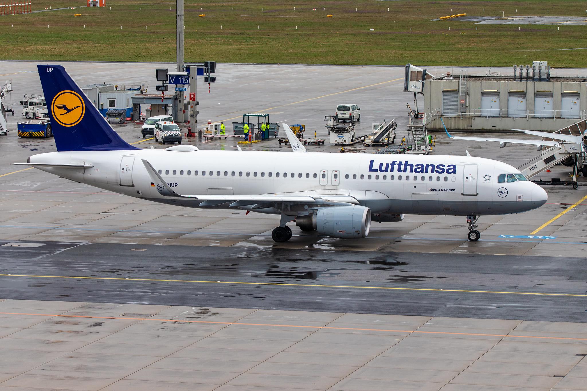 Frankfurt Airport: Lufthansa (LH / DLH) |  Airbus A320-214 A320 | D-AIUP | MSN 6807