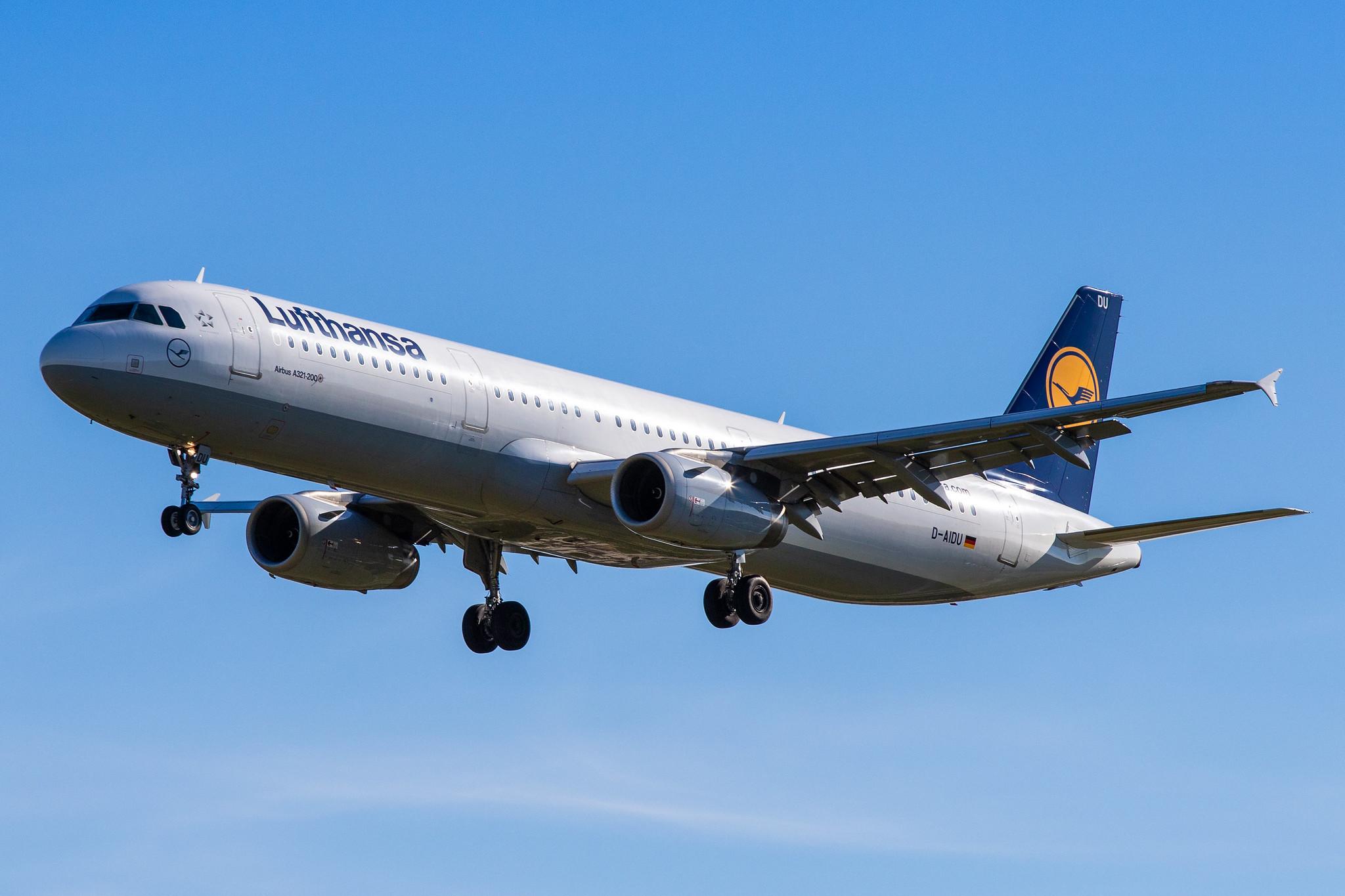 Hamburg Airport: Lufthansa (LH / DLH) |  Airbus A321-231 A321 | D-AIDU | MSN 5186