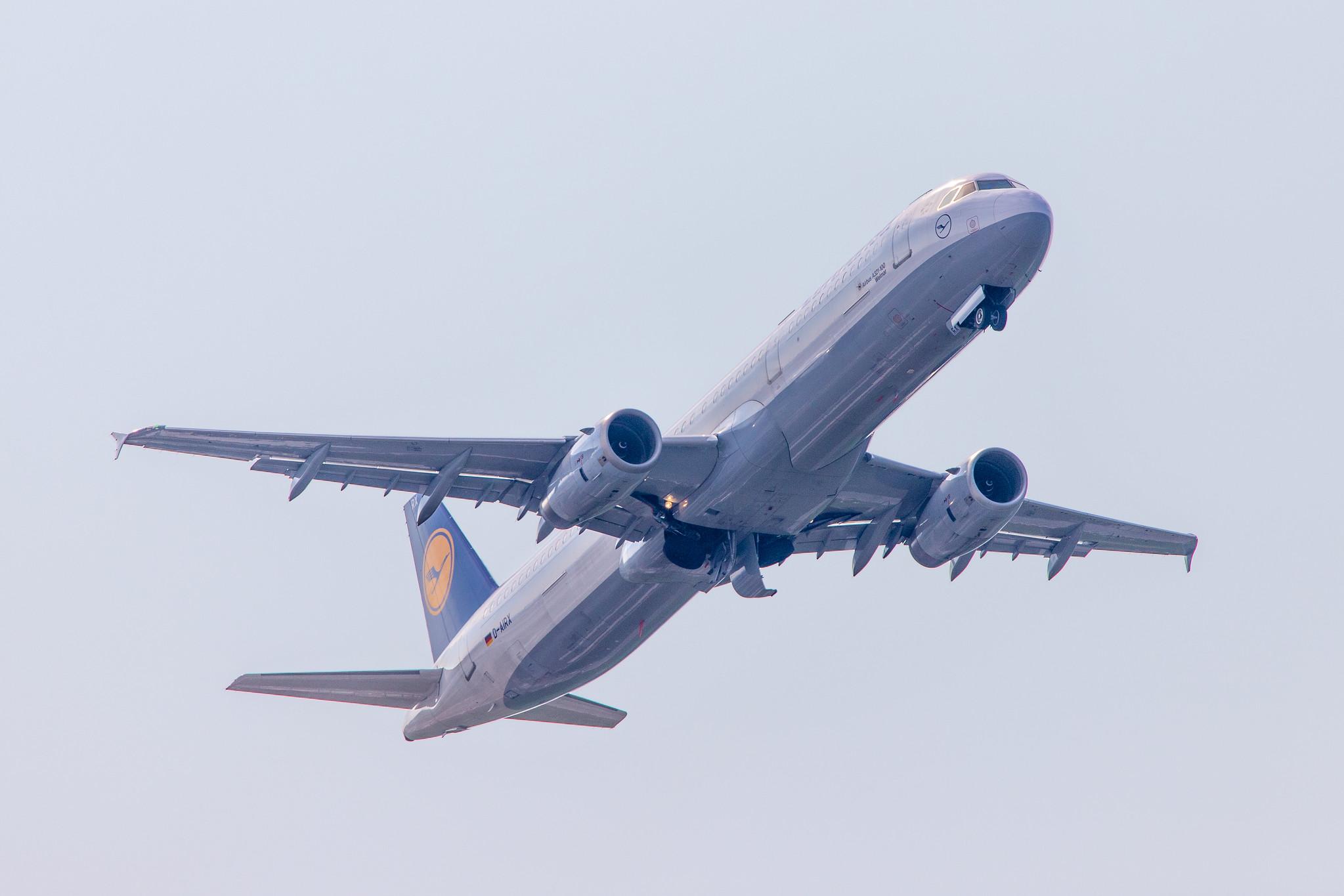 Hamburg Airport: Lufthansa (LH / DLH) |  Airbus A321-131 A321 | D-AIRX | MSN 0887