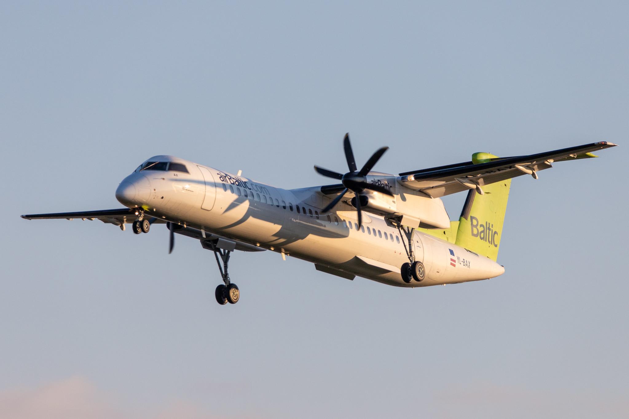 Hamburg Airport: Air Baltic (BT / BTI) |  De Havilland Canada Dash 8-400 DH8D | YL-BAX | MSN 4324