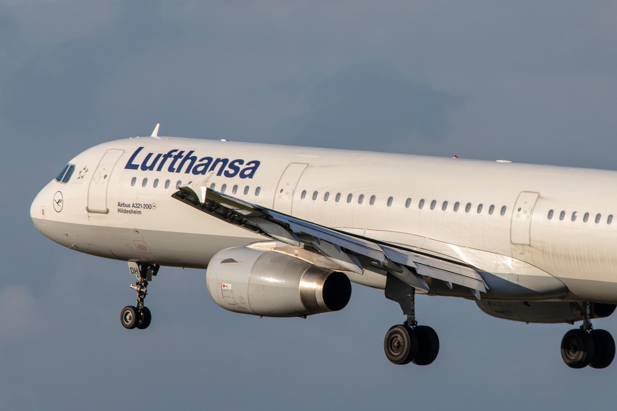 Hamburg Airport: Lufthansa (LH / DLH) |  Airbus A321-231 A321 | D-AIDH | MSN 4710