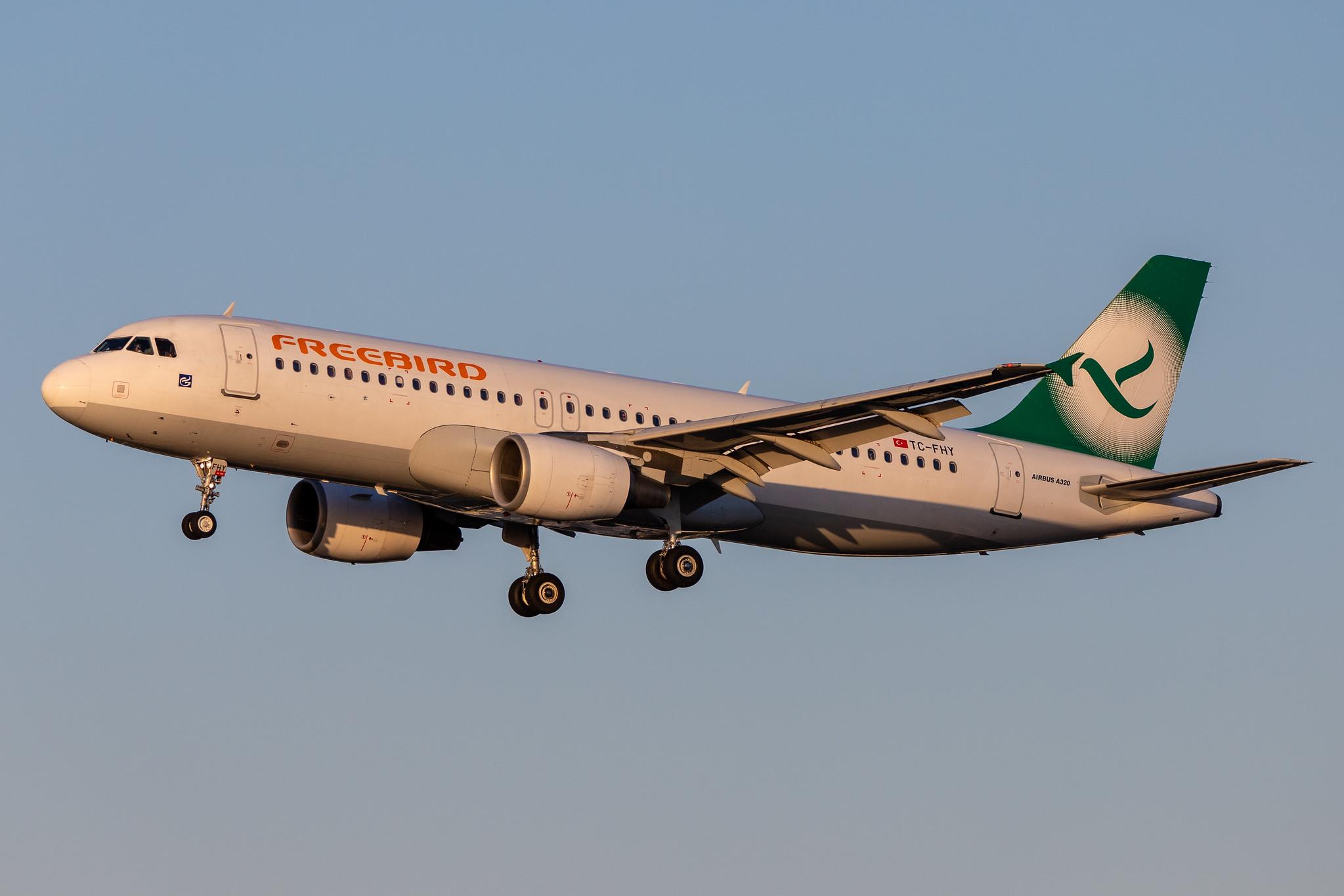 Hamburg Airport: Freebird Airlines (FH / FHY) |  Airbus A320-214 A320 | TC-FHY | MSN 3891