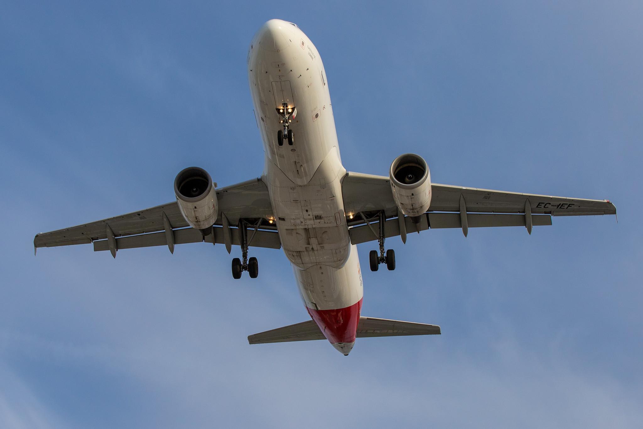 Hamburg Airport: Iberia (IB / IBE) |  Airbus A320-214 A320 | EC-IEF | MSN 1655