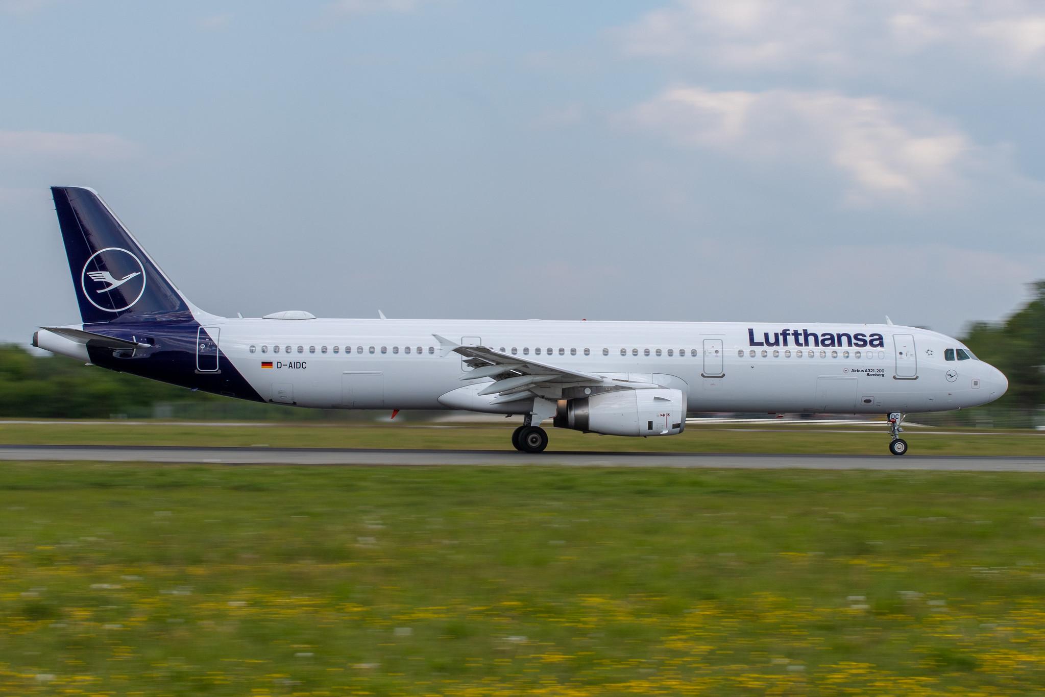 Hamburg Airport: Lufthansa (LH / DLH) |  Airbus A321-231 A321 | D-AIDC | MSN 4560