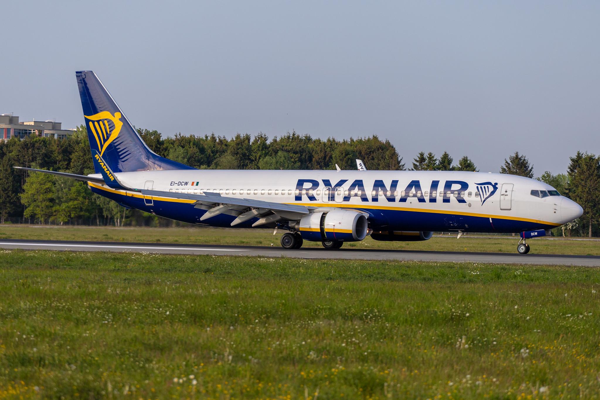 Hamburg Airport: Ryanair (FR / RYR) |  Boeing 737-8AS B738 | EI-DCW | MSN 33568