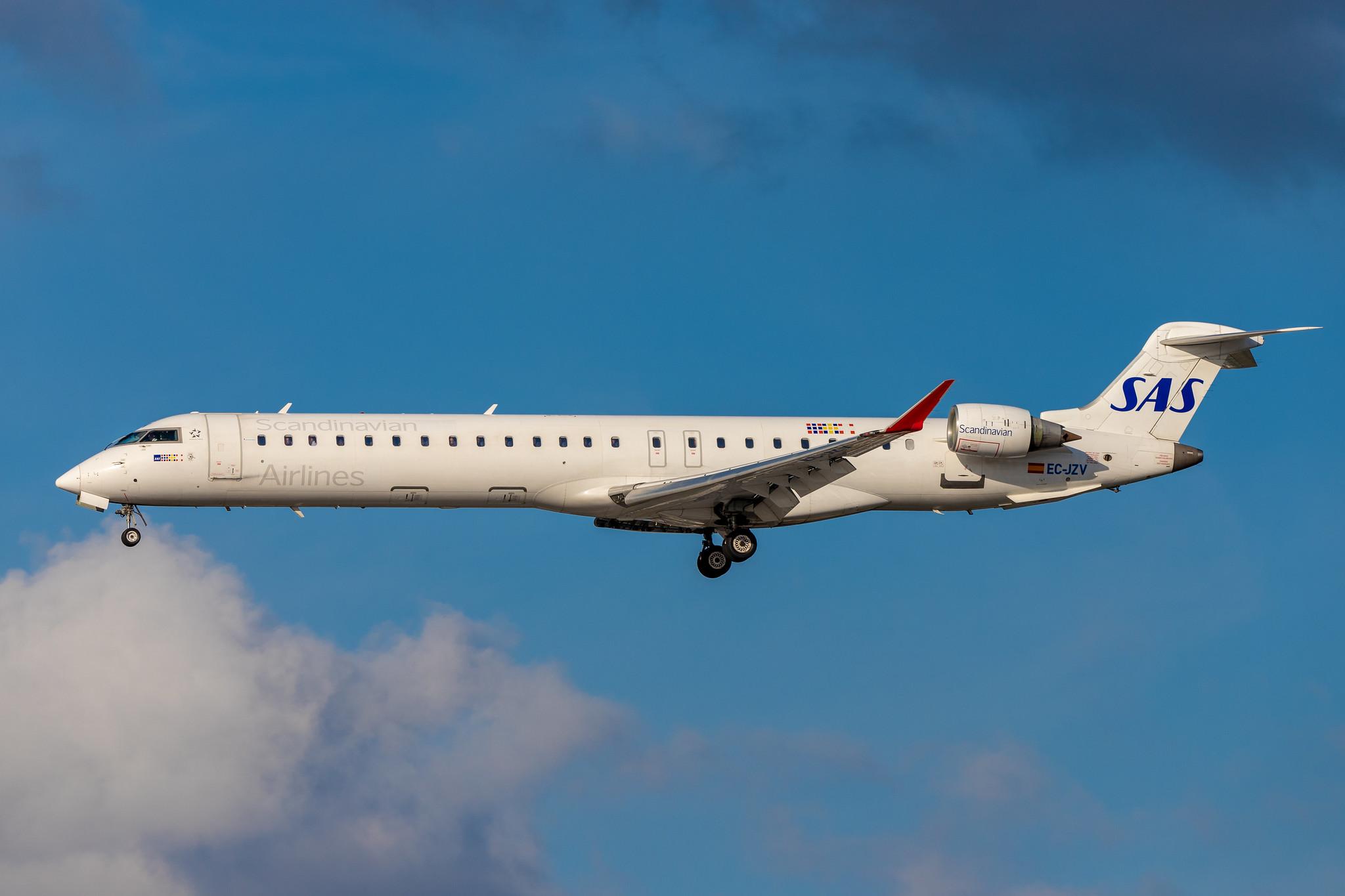 Hamburg Airport: SAS (SK / SAS) | Operator: Air Nostrum |  Mitsubishi CRJ-900ER CRJ9 | EC-JZV | MSN 15117