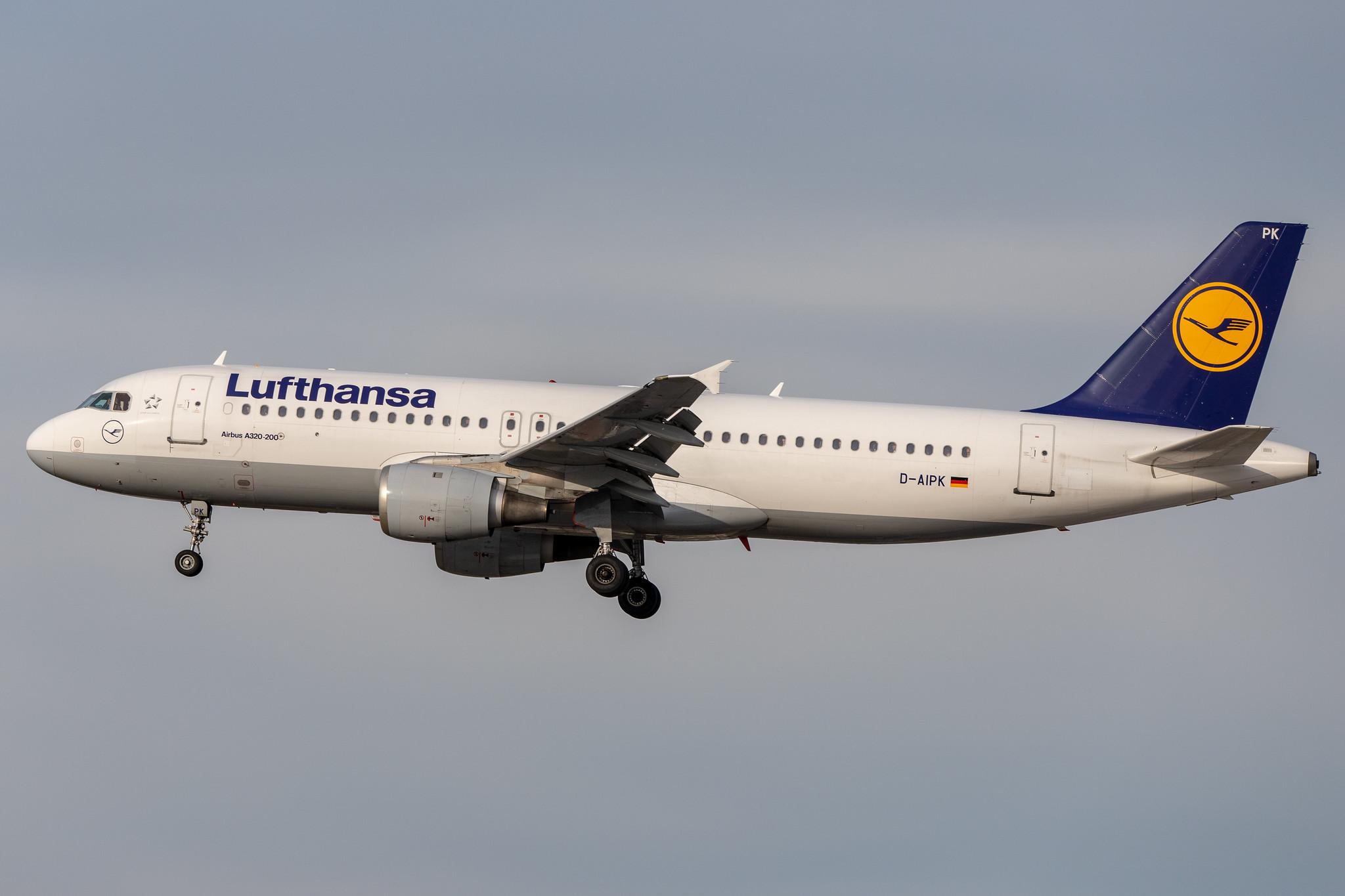 Hamburg Airport: Lufthansa (LH / DLH) |  Airbus A320-211 A320 | D-AIPK | MSN 0093
