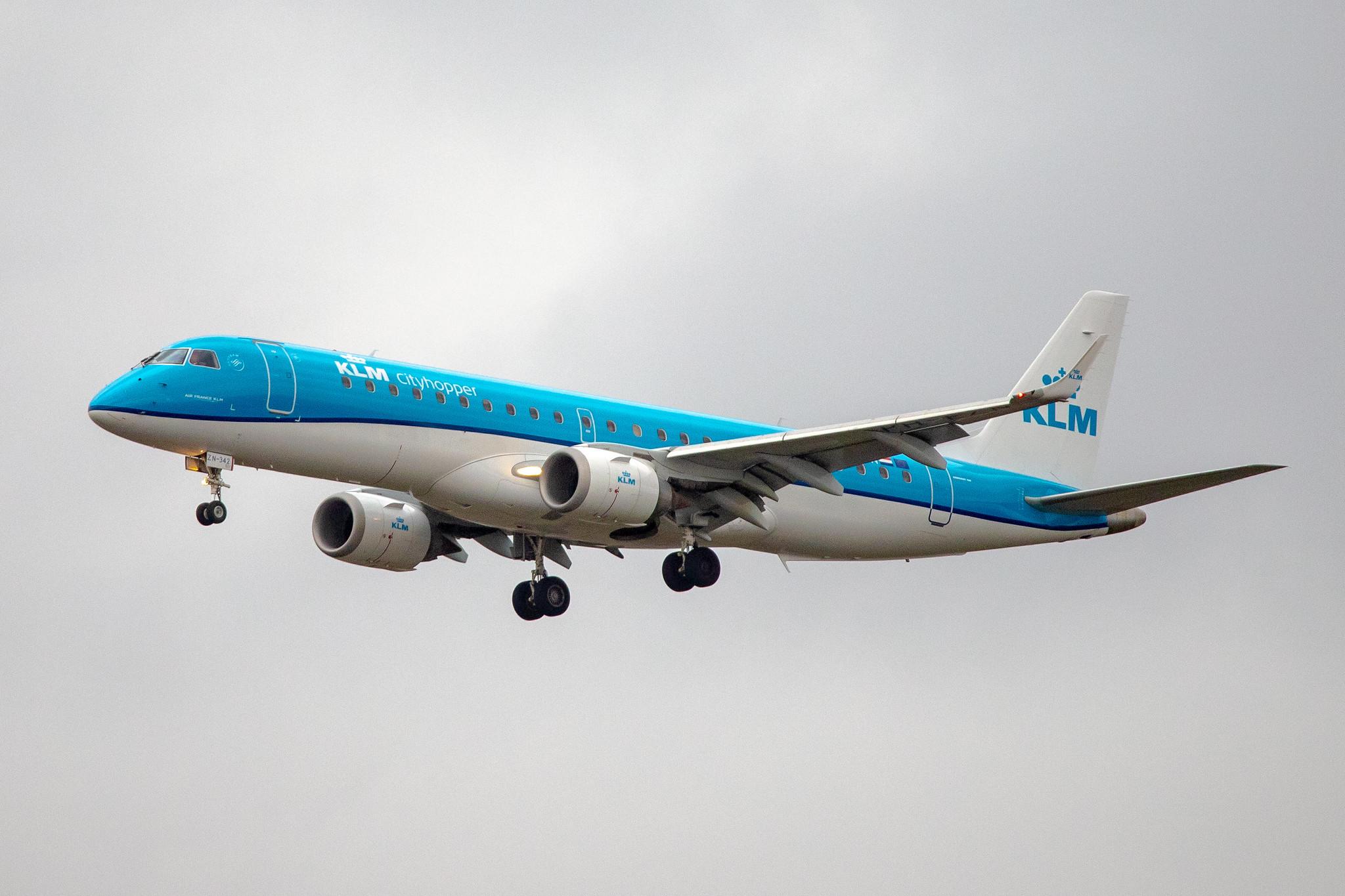 London Heathrow Airport: KLM (KL / KLM) | Operator: KLM Cityhopper |  Embraer E190STD E190 | PH-EZN | MSN 19000342