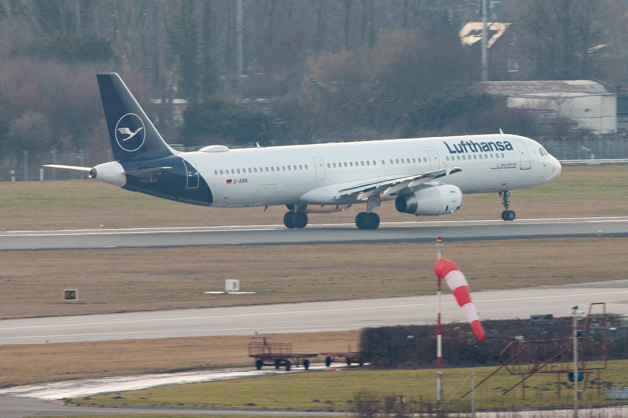 Hamburg Airport: Lufthansa (LH / DLH) |  Airbus A321-131 A321 | D-AIRK | MSN 0502