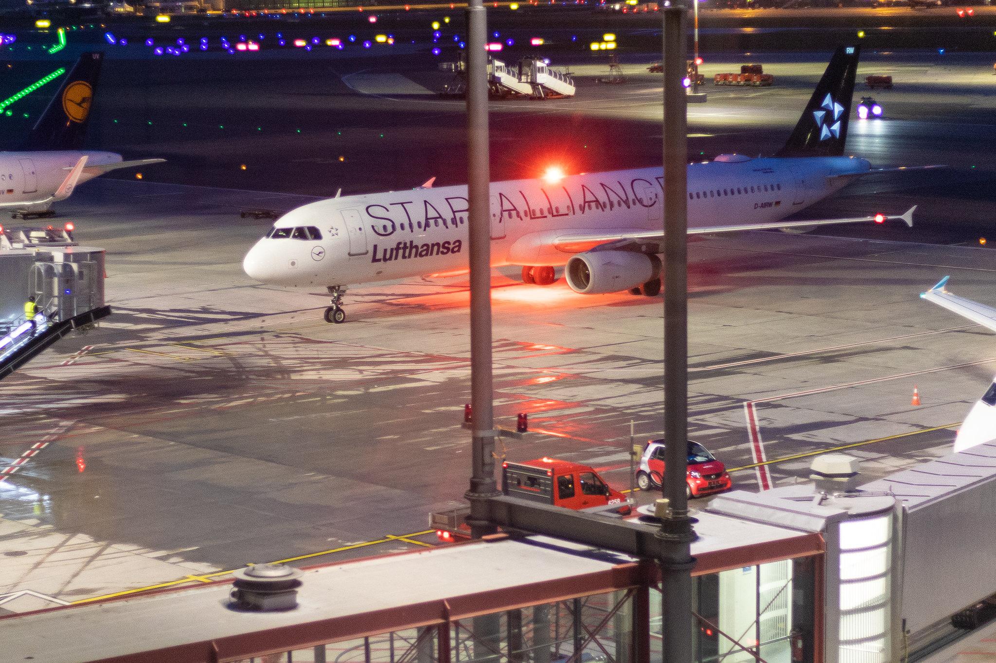 Hamburg Airport: Lufthansa (LH / DLH) |  Livery: Star Alliance Livery |  Airbus A321-131 A321 | D-AIRW | MSN 0699