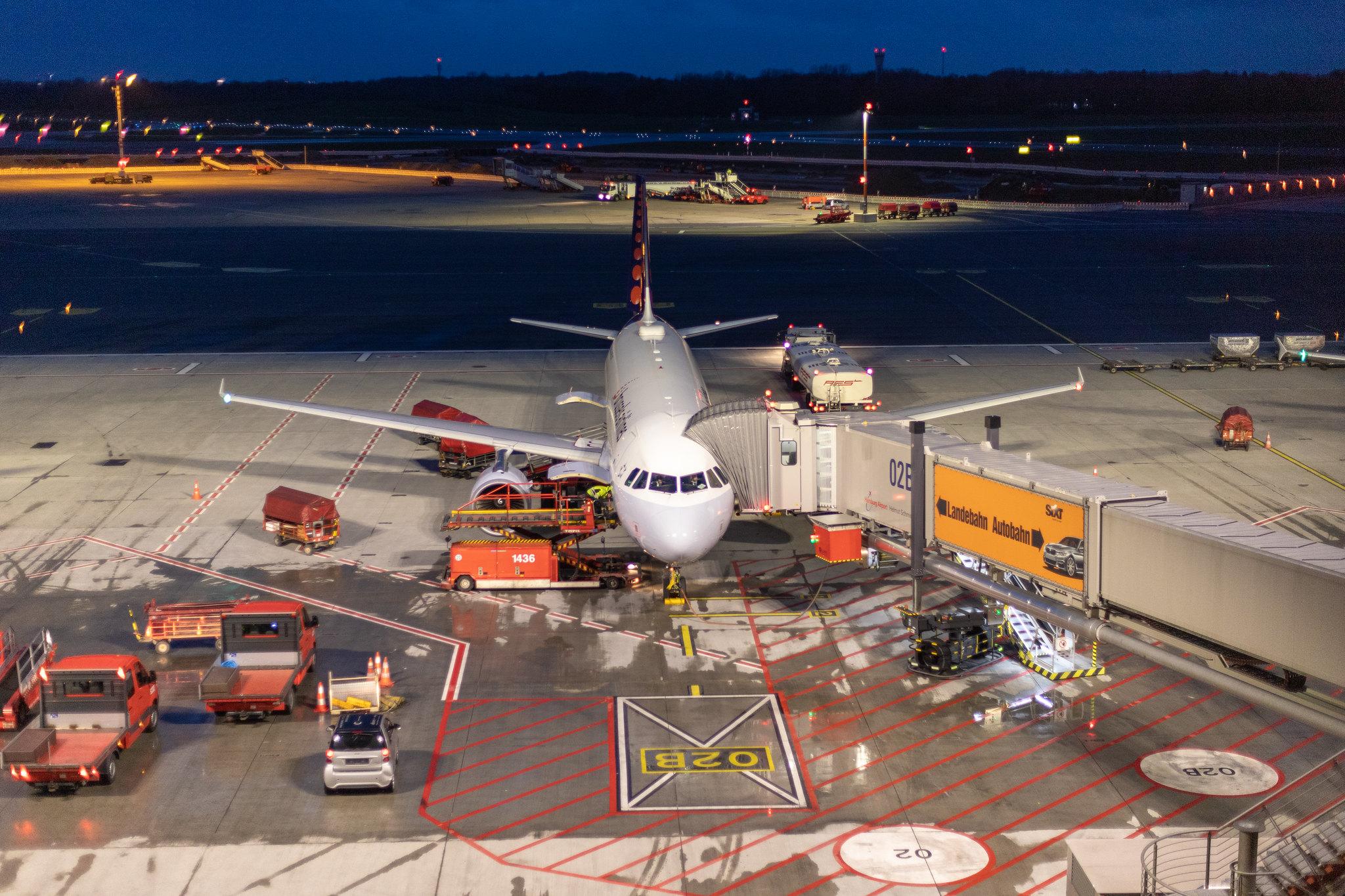 Hamburg Airport: Brussels Airlines (SN / BEL) |  Airbus A320-214 A320 | OO-SNL | MSN 1961