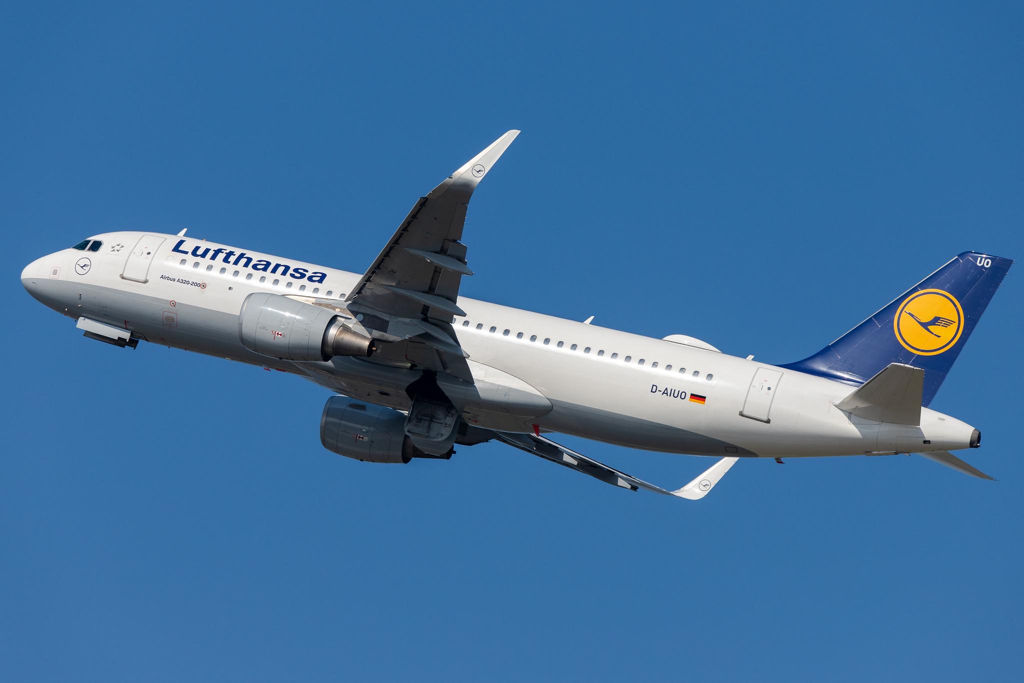 Düsseldorf Airport: Lufthansa (LH / DLH) |  Airbus A320-214 A320 | D-AIUO | MSN 6636