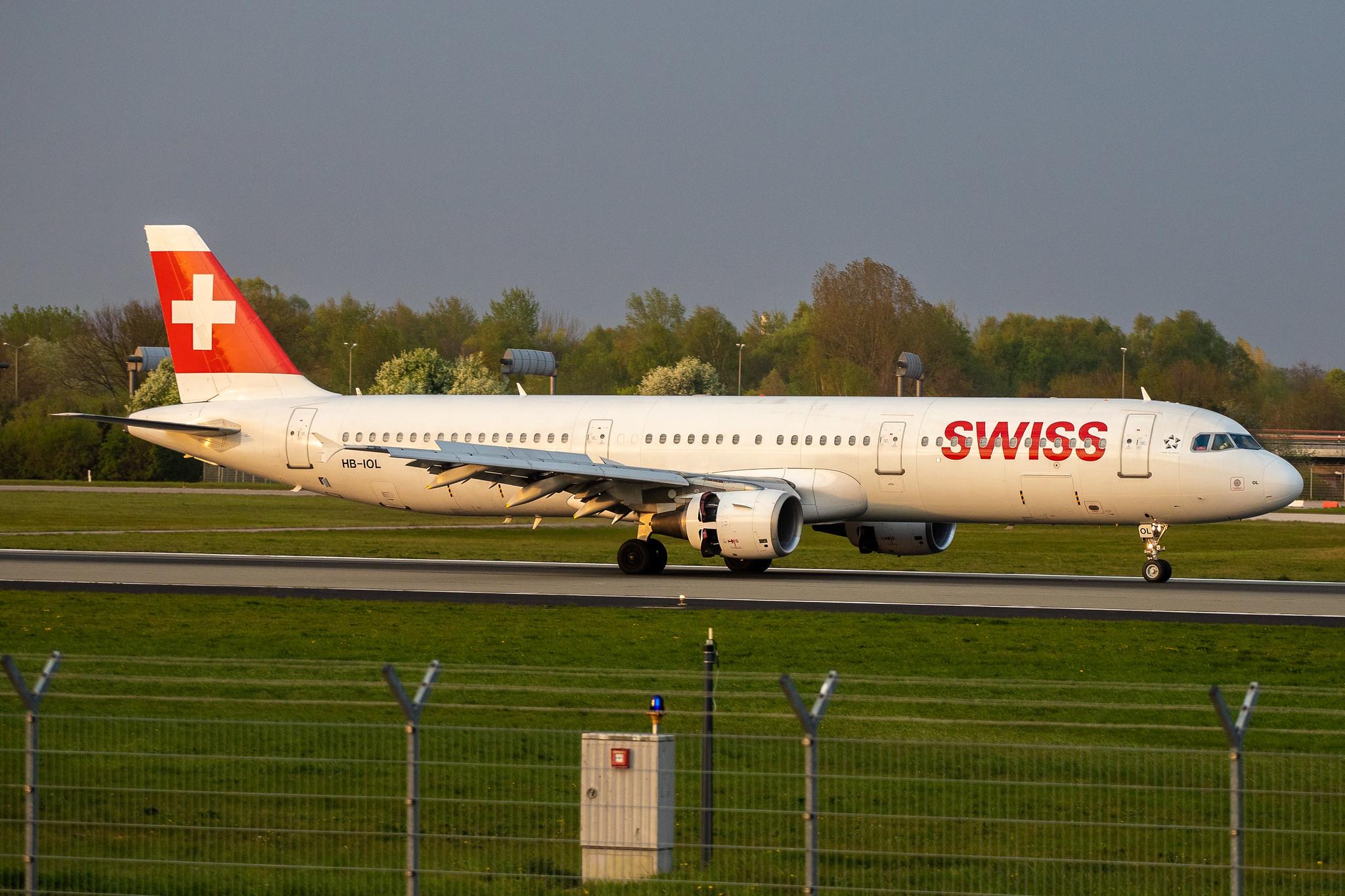 Hamburg Airport: Swiss (LX / SWR) |  Airbus A321-111 A321 | HB-IOL | MSN 1144