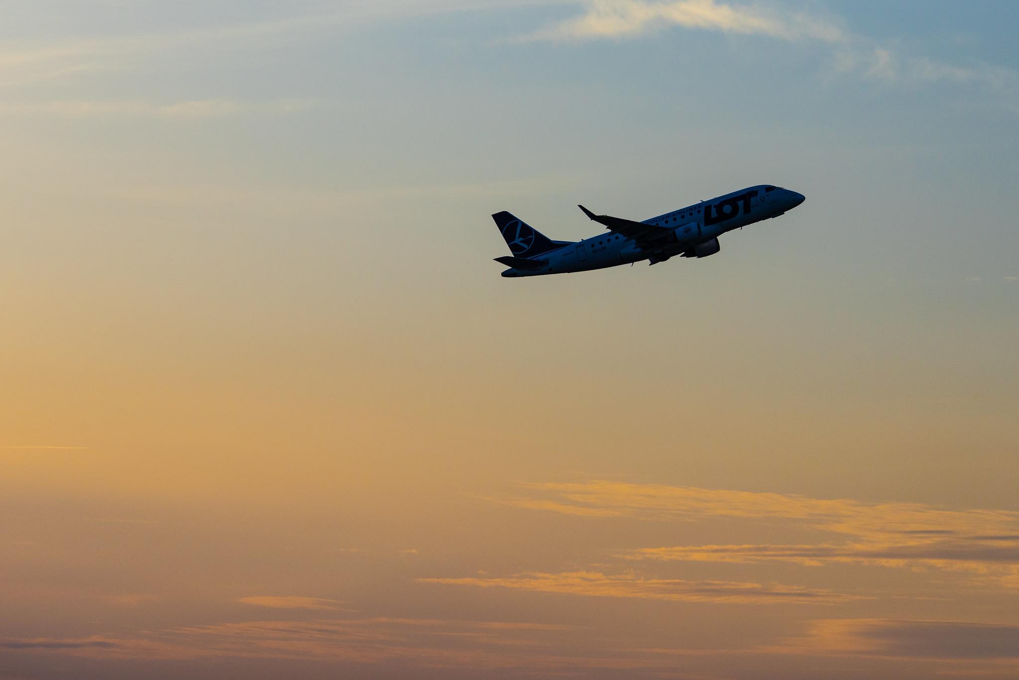 Hamburg Airport: LOT (LO / LOT) |  Embraer E170STD E170 | SP-LDF | MSN 17000035