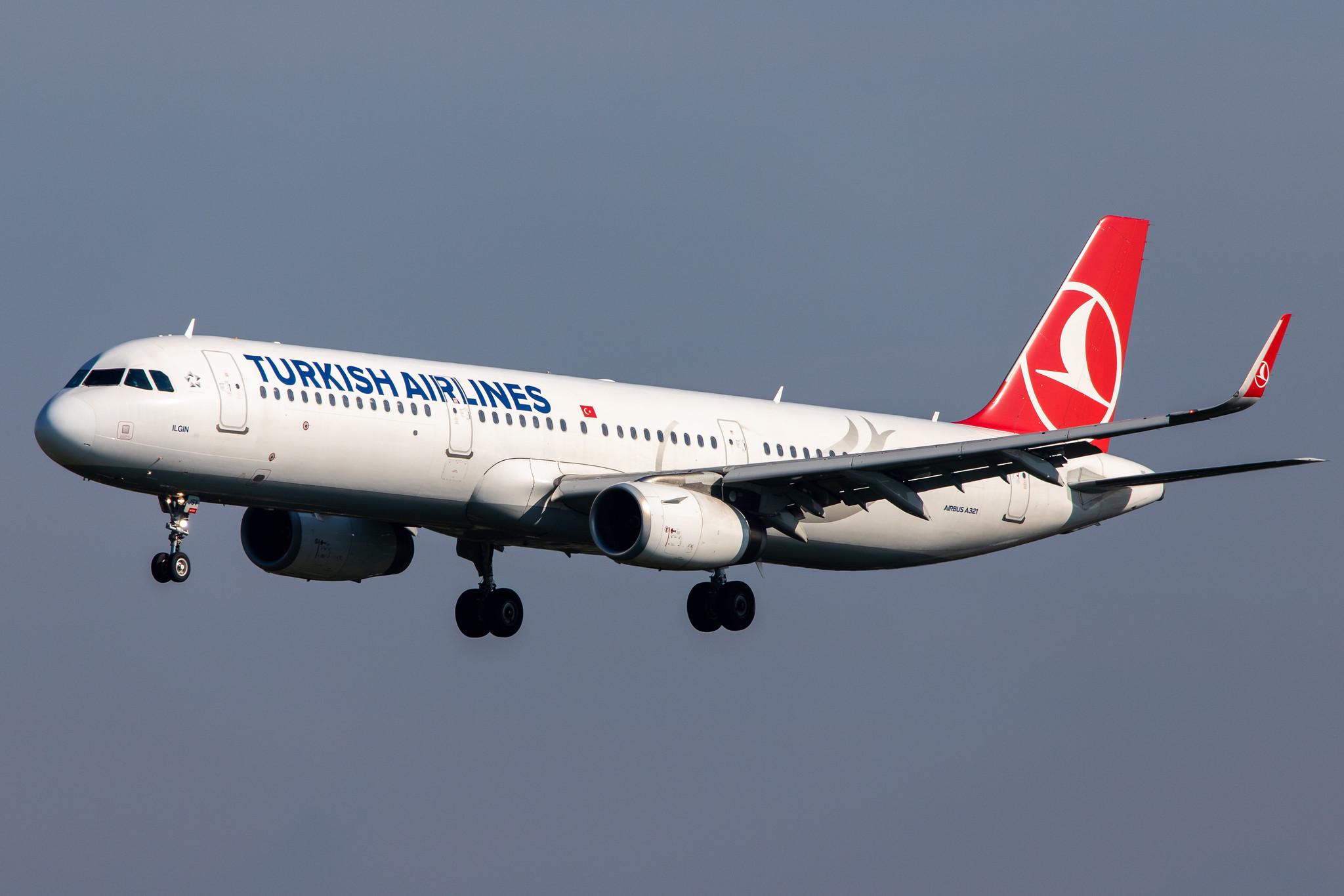 Hamburg Airport: Turkish Airlines (TK / THY) |  Airbus A321-231 A321 | TC-JSV | MSN 6751