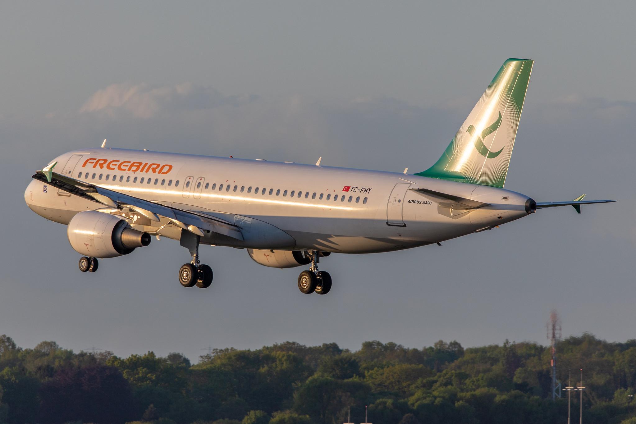 Hamburg Airport: Freebird Airlines (FH / FHY) |  Airbus A320-214 A320 | TC-FHY | MSN 3891