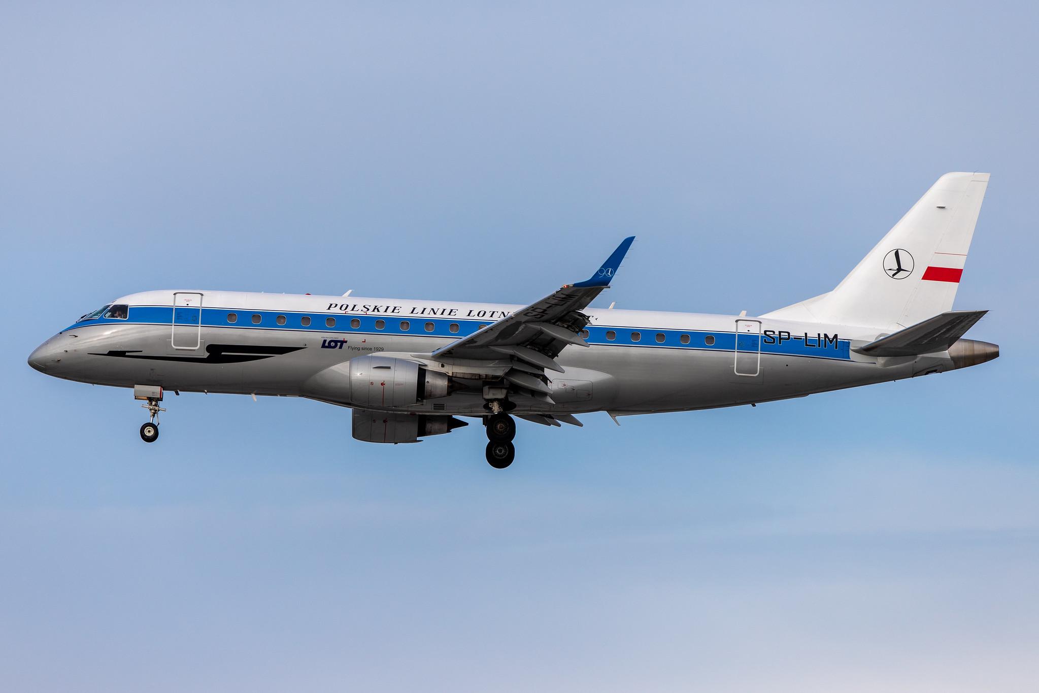 Hamburg Airport: LOT (LO / LOT) |  Livery: Retro Livery |  Embraer E175LR E75S | SP-LIM | MSN 17000311