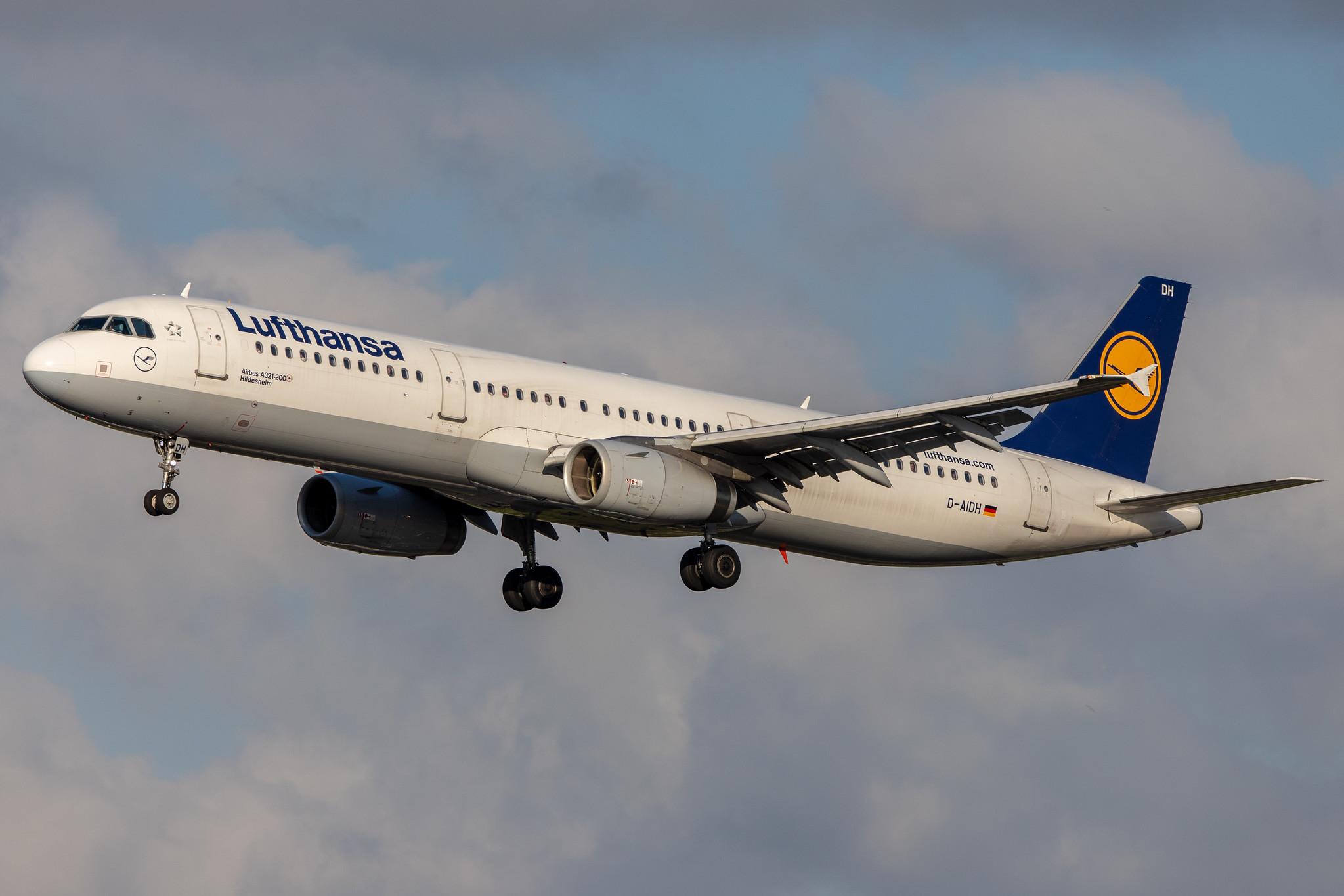 Hamburg Airport: Lufthansa (LH / DLH) |  Airbus A321-231 A321 | D-AIDH | MSN 4710