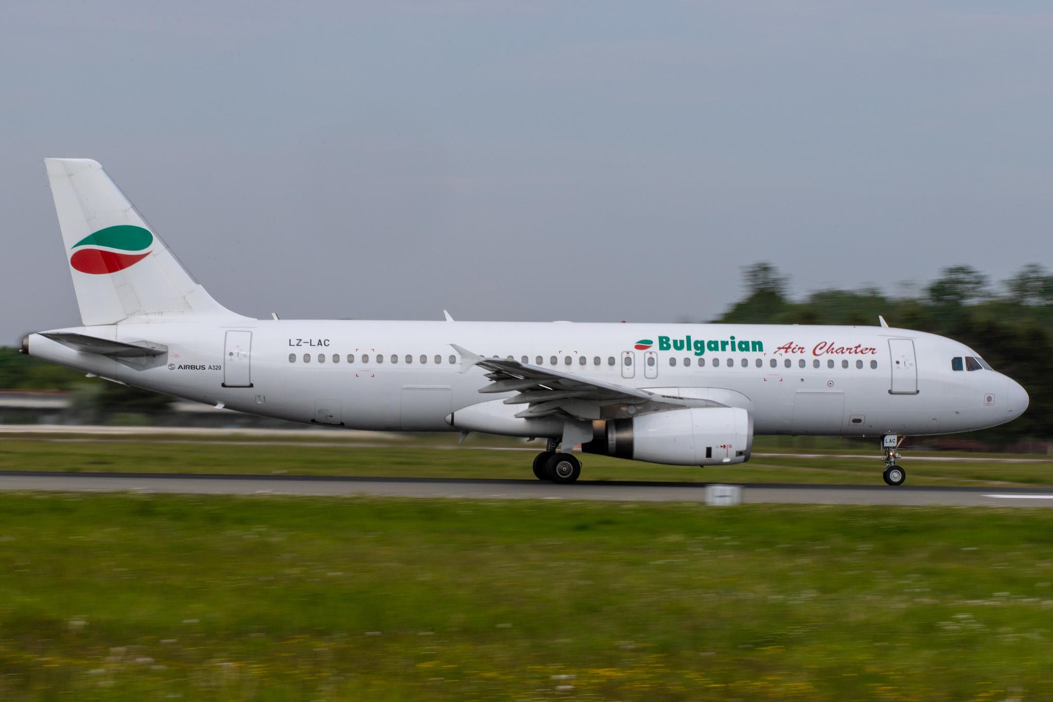 Hamburg Airport: Bulgarian Air Charter (1T / BUC) |  Airbus A320-231 A320 | LZ-LAC | MSN 0296