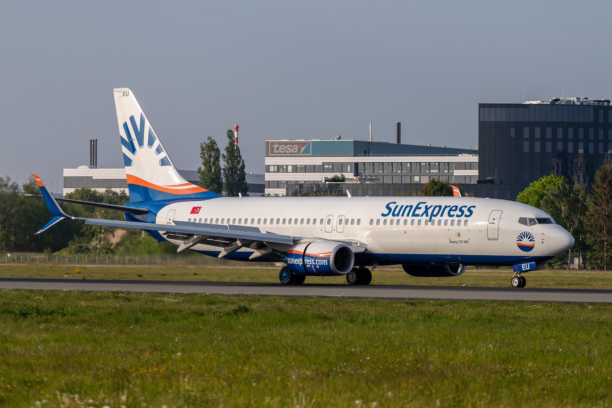 Hamburg Airport: SunExpress (XQ / SXS) |  Boeing 737-8HC B738 | TC-SEU | MSN 61181