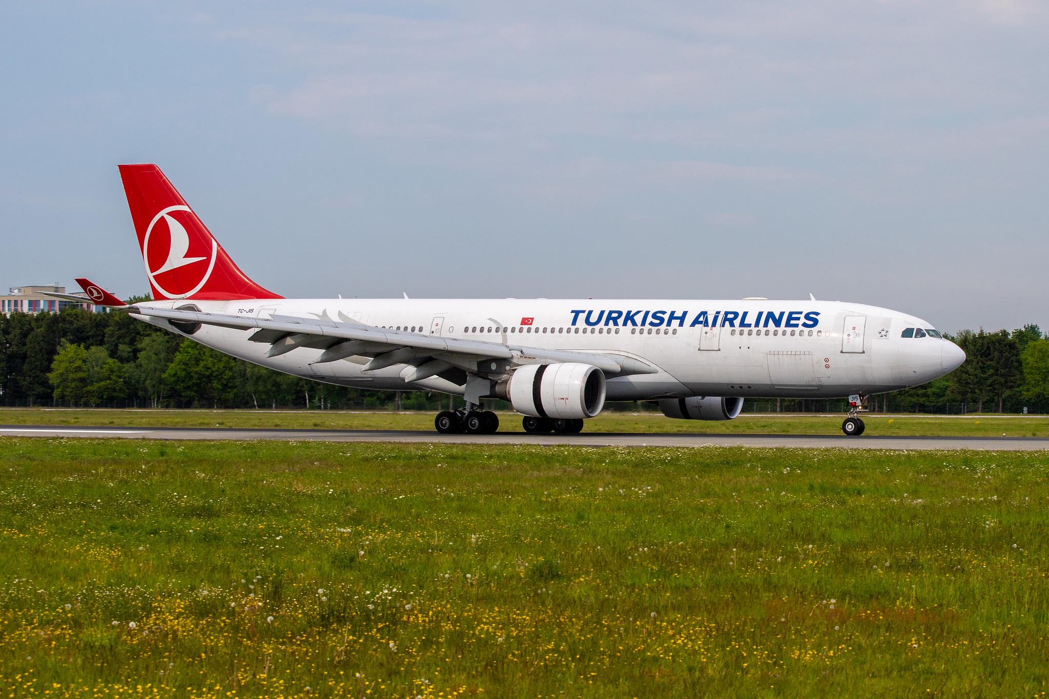 Hamburg Airport: Turkish Airlines (TK / THY) |  Airbus A330-223 A332 | TC-JIS | MSN 0961