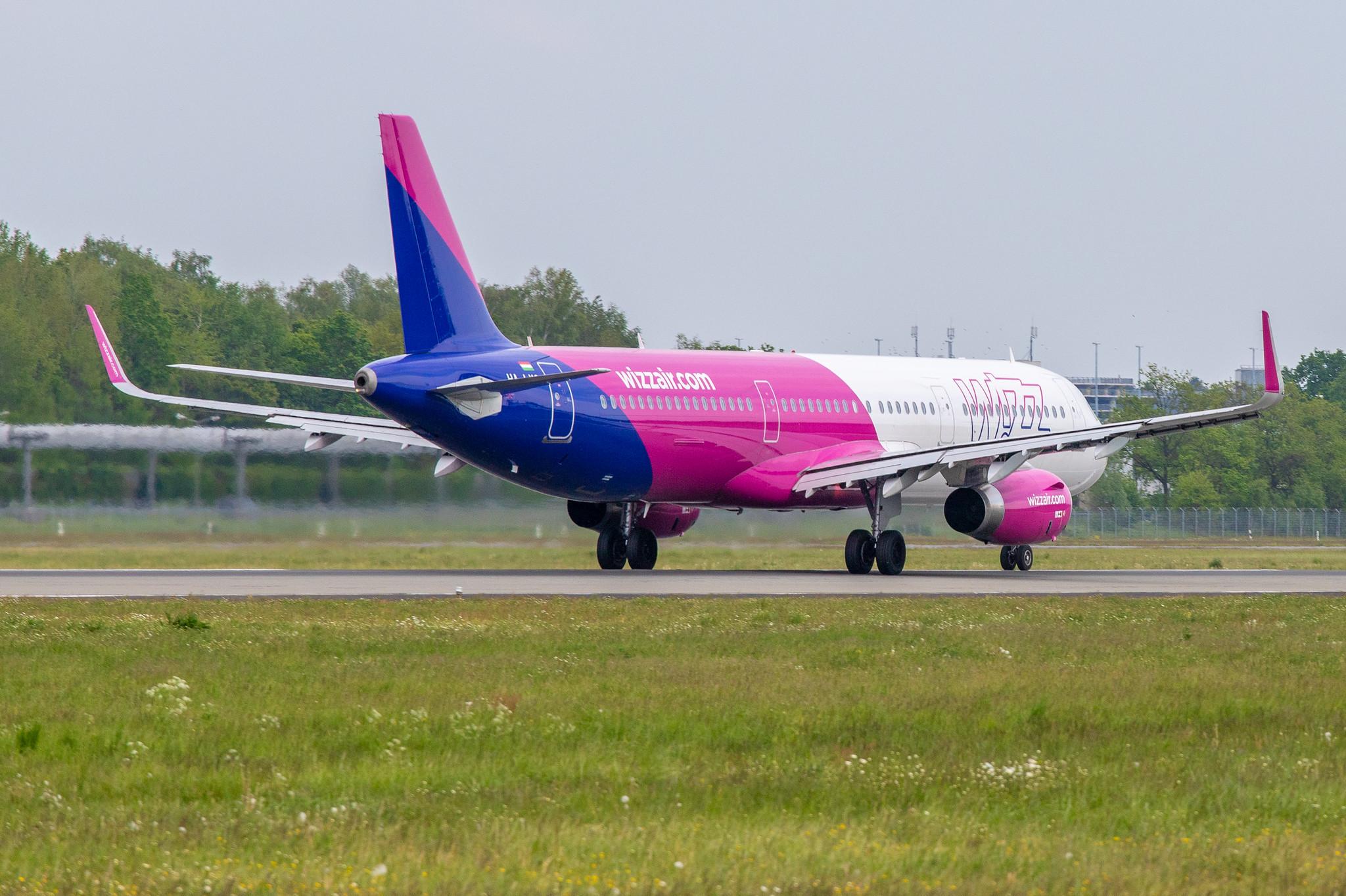Hamburg Airport: Wizz Air (W6 / WZZ) |  Airbus A321-231 A321 | HA-LXG | MSN 7182