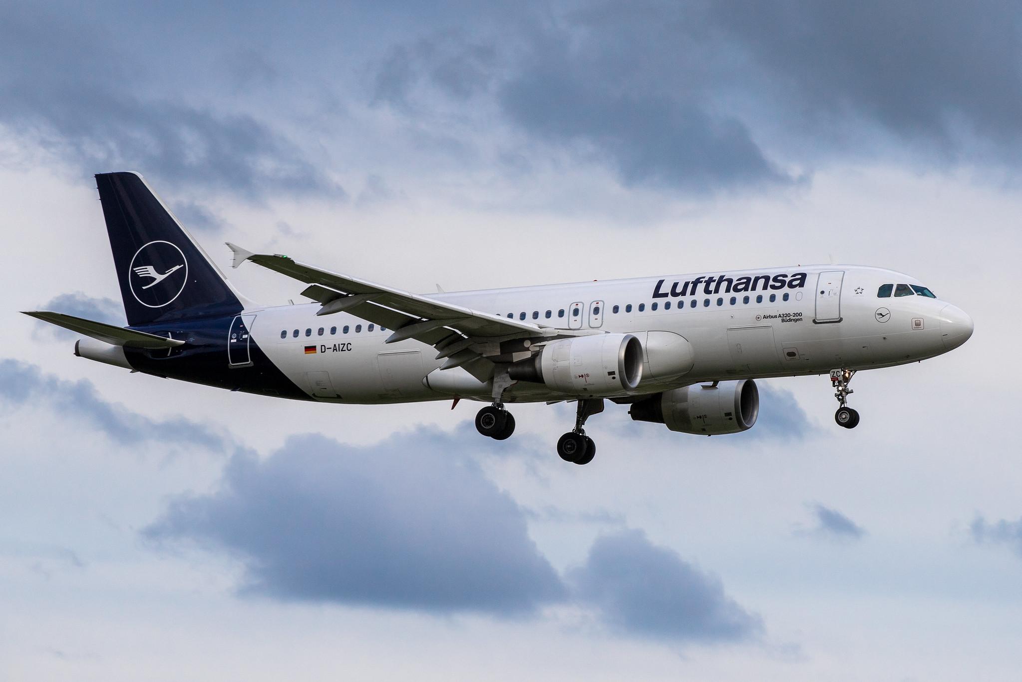 Hamburg Airport: Lufthansa (LH / DLH) |  Airbus A320-214 A320 | D-AIZC | MSN 4153