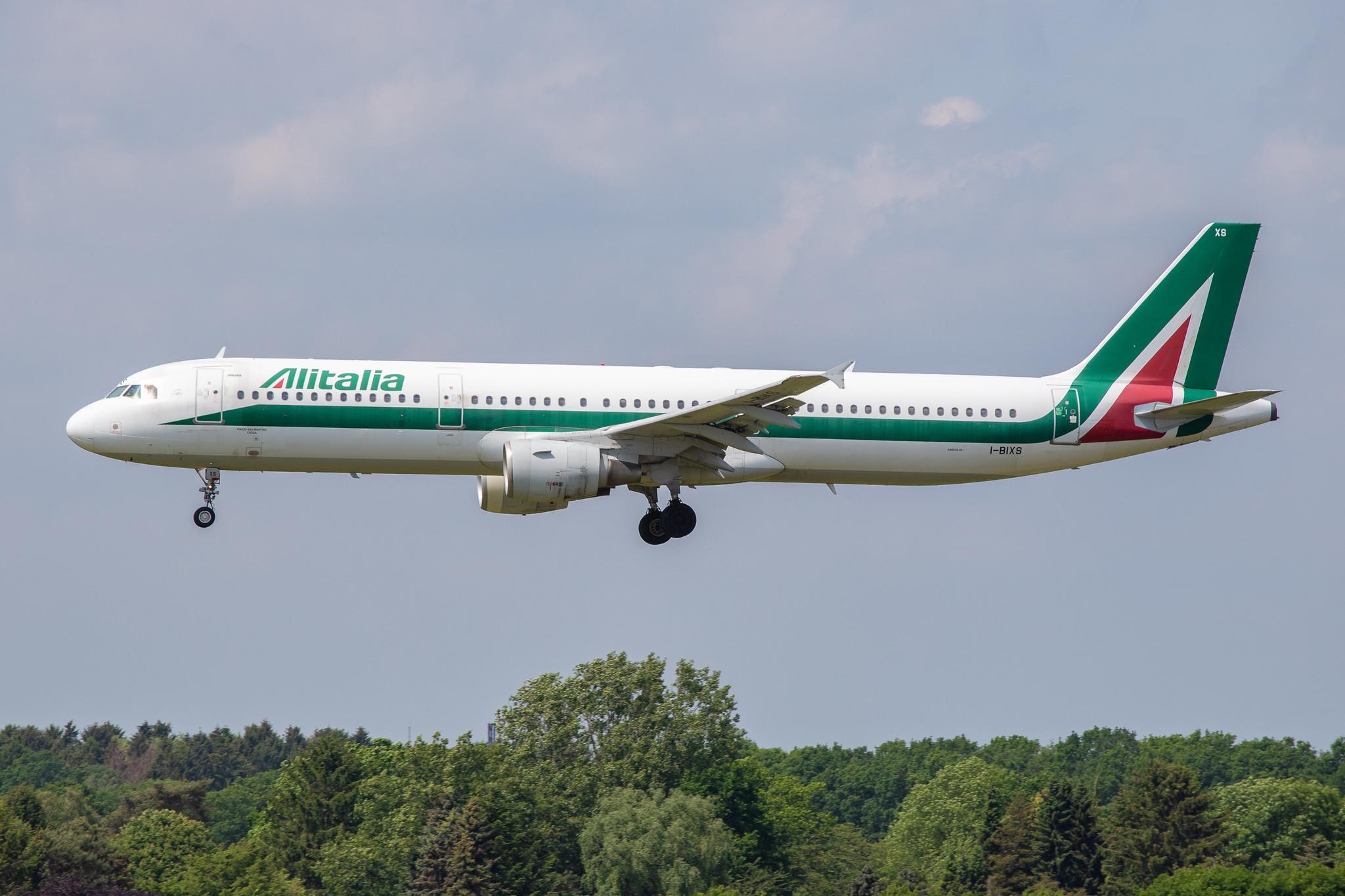 Hamburg Airport: Alitalia (AZ / AZA) |  Airbus A321-112 A321 | I-BIXS | MSN 0599