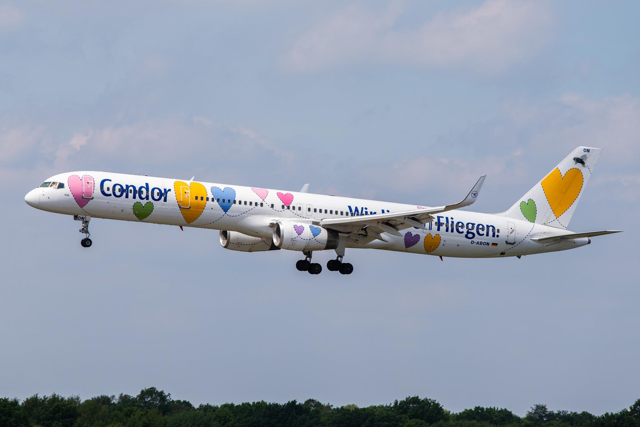 Hamburg Airport: Condor (DE / CFG) |  Livery: Wir Lieben Fliegen Livery |  Boeing 757-330 B753 | D-ABON | MSN 29023
