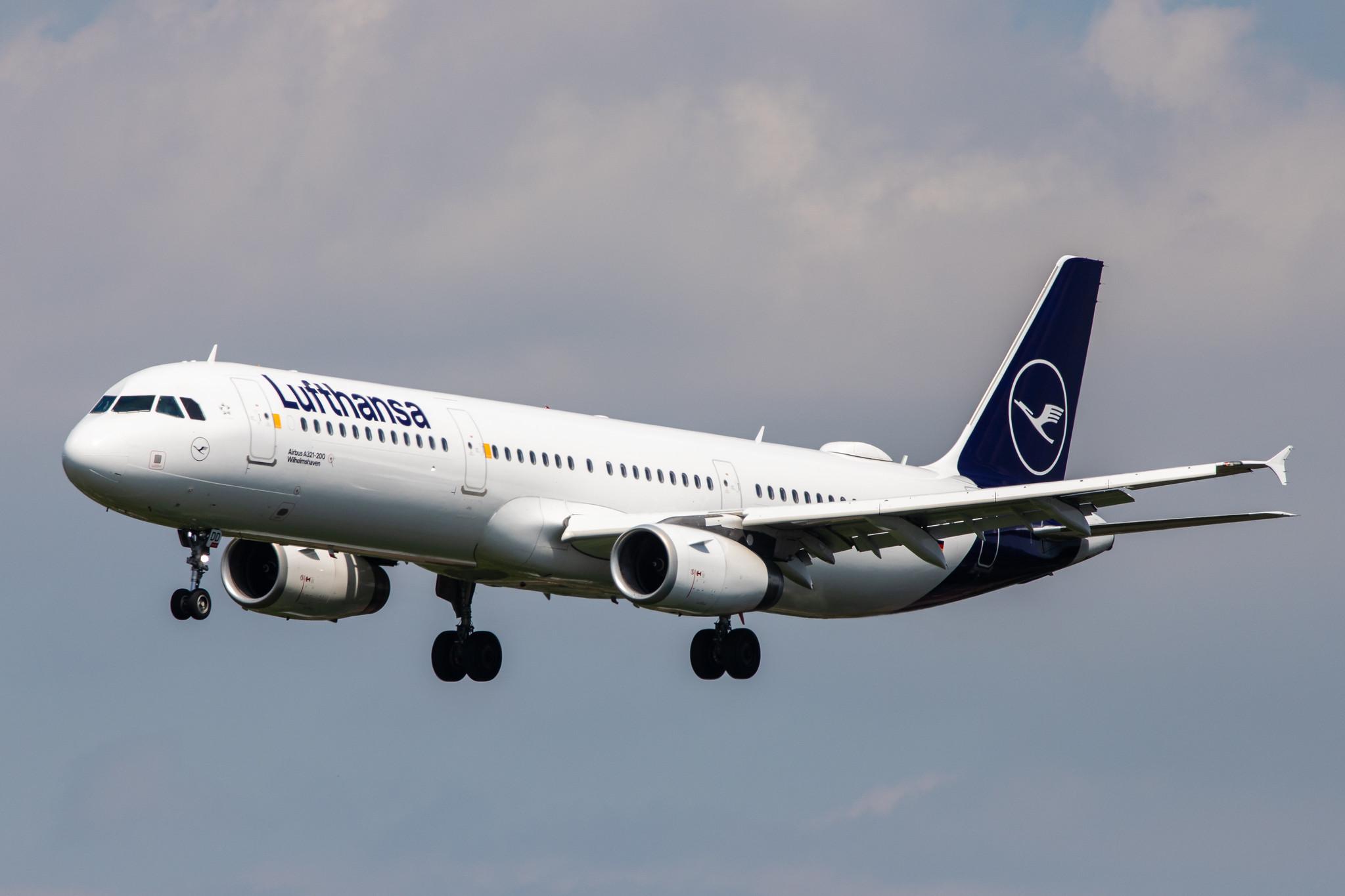 Hamburg Airport: Lufthansa (LH / DLH) |  Airbus A321-231 A321 | D-AIDD | MSN 4585