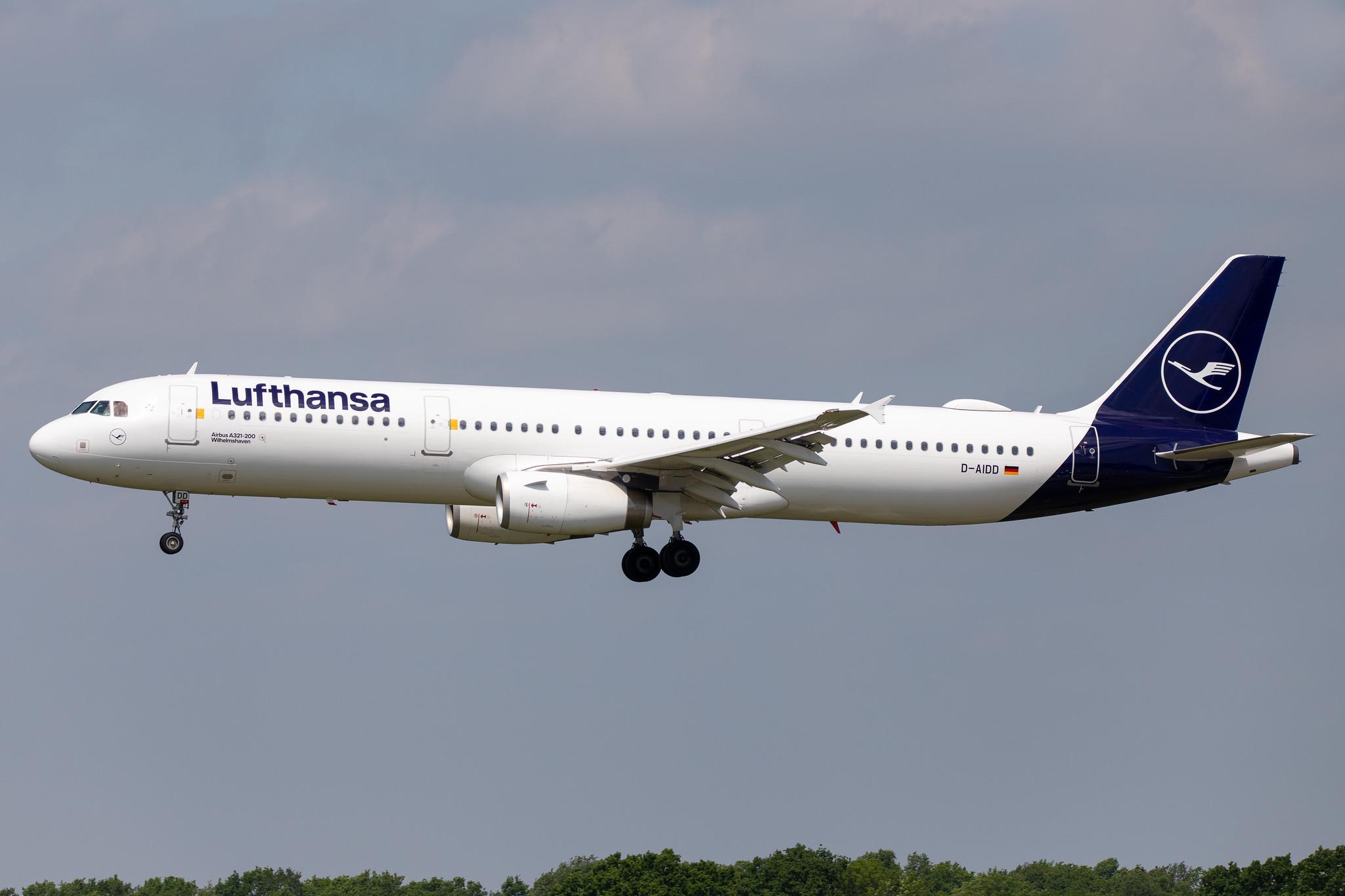 Hamburg Airport: Lufthansa (LH / DLH) |  Airbus A321-231 A321 | D-AIDD | MSN 4585