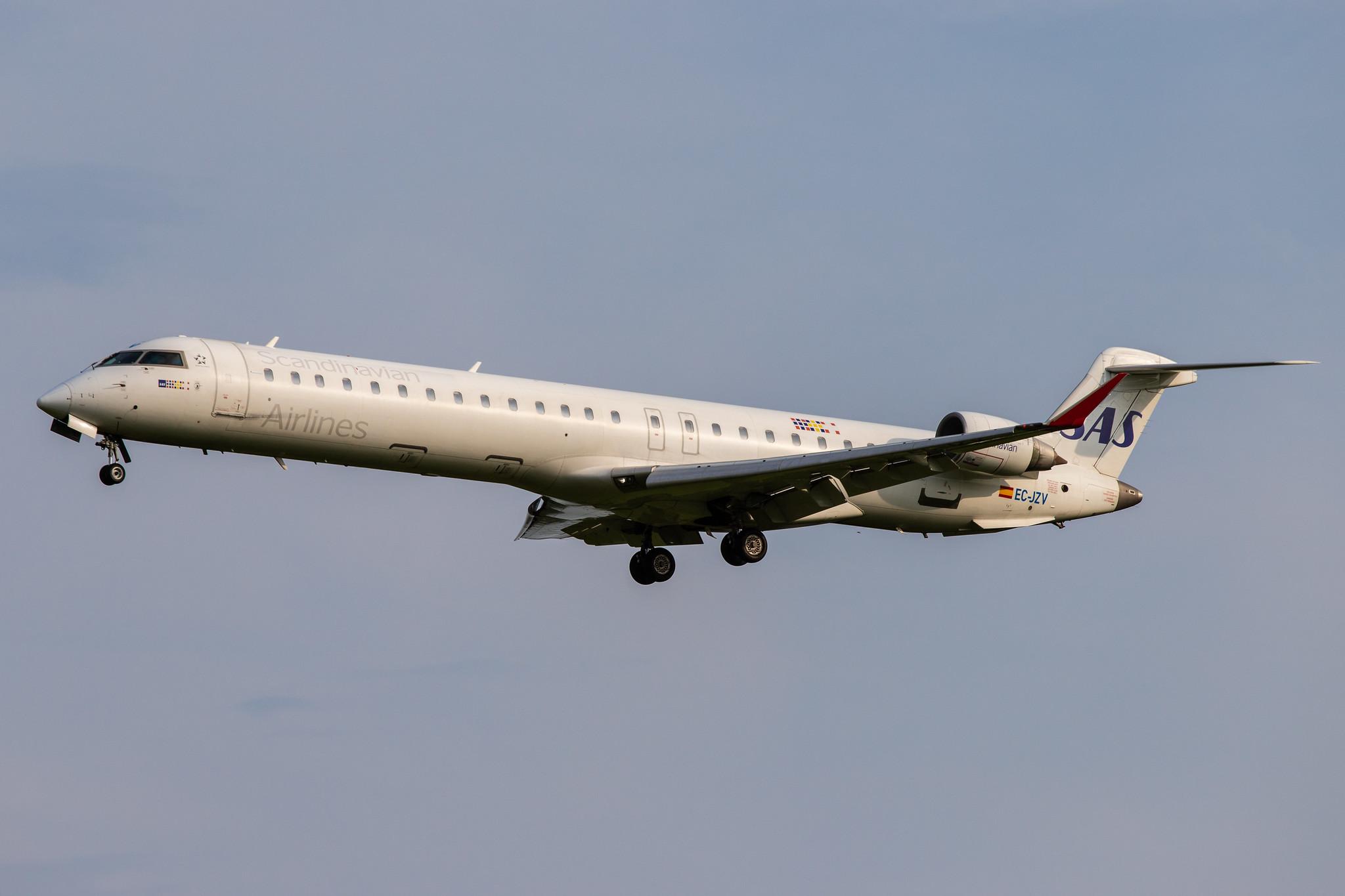 Hamburg Airport: SAS (SK / SAS) | Operator: Air Nostrum |  Mitsubishi CRJ-900ER CRJ9 | EC-JZV | MSN 15117