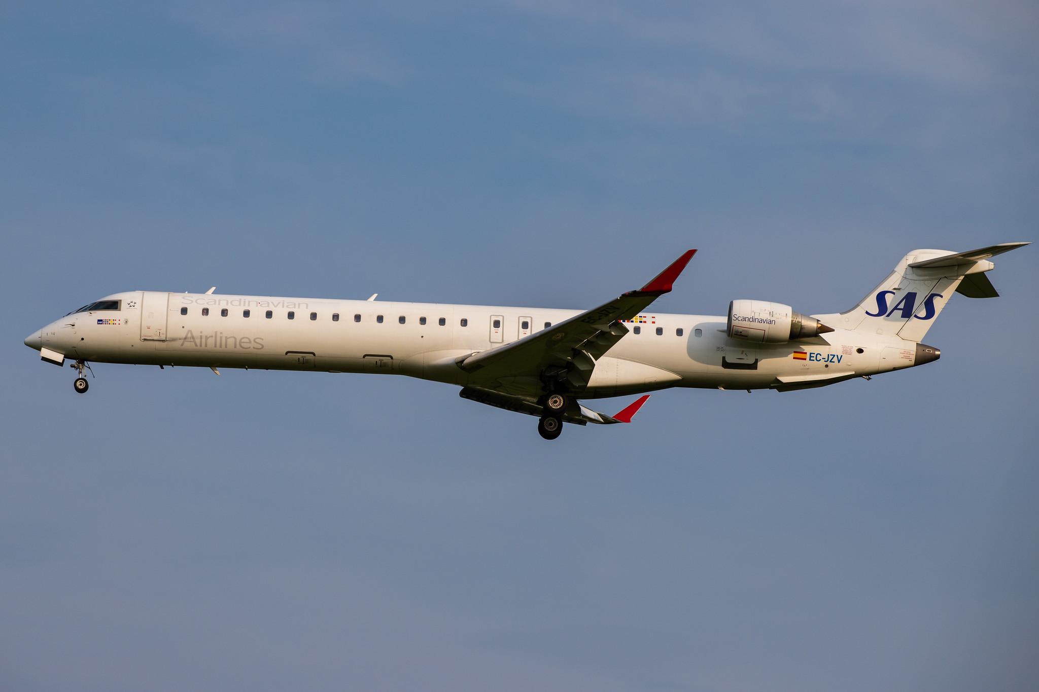 Hamburg Airport: SAS (SK / SAS) | Operator: Air Nostrum |  Mitsubishi CRJ-900ER CRJ9 | EC-JZV | MSN 15117