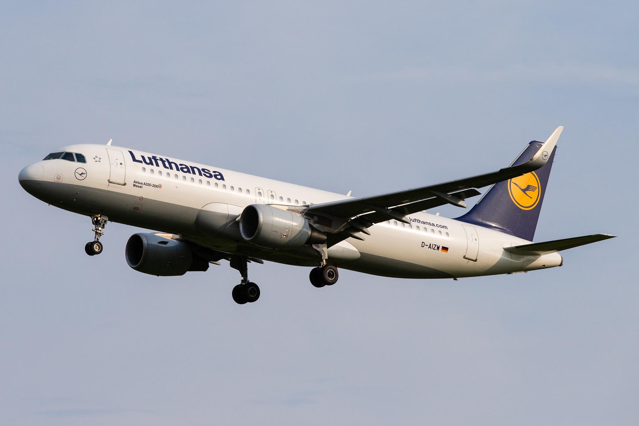 Hamburg Airport: Lufthansa (LH / DLH) |  Airbus A320-214 A320 | D-AIZW | MSN 5694