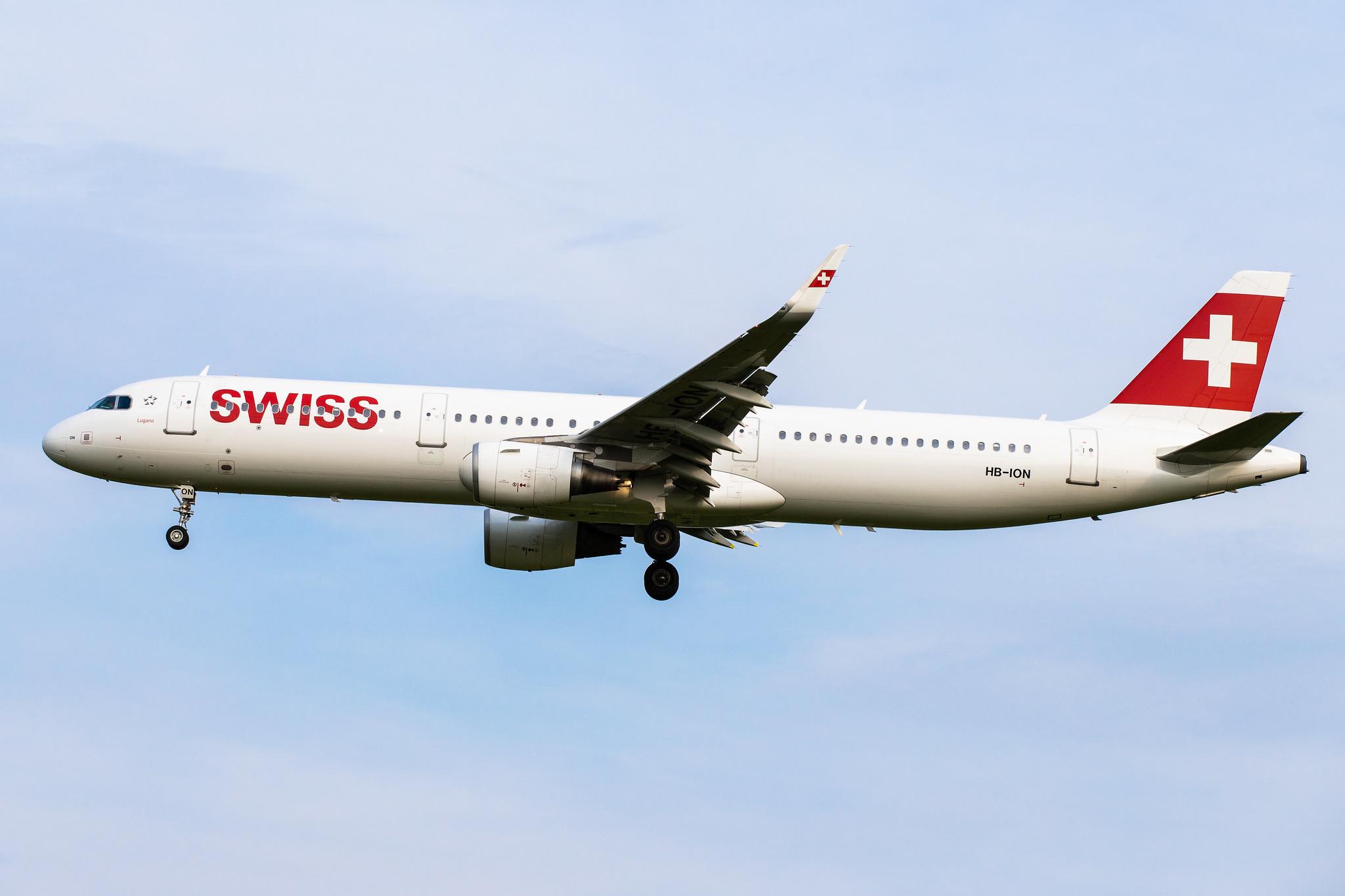 Hamburg Airport: Swiss (LX / SWR) |  Airbus A321-212 A321 | HB-ION | MSN 5567