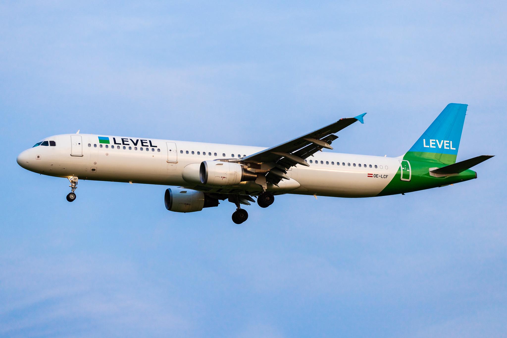 Hamburg Airport: LEVEL (VK / FOO) |  Airbus A321-211 A321 | OE-LCF | MSN 1966