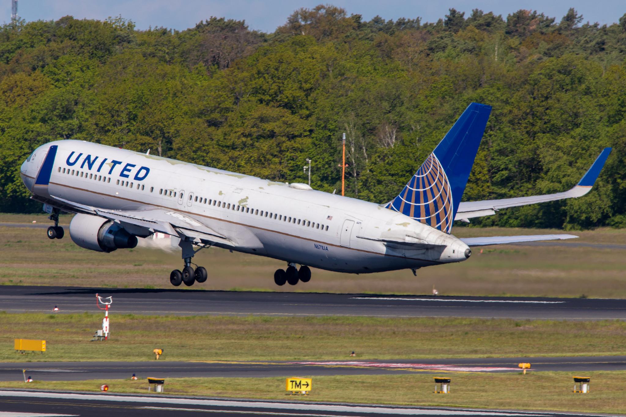 Flughafen Berlin Tegel (TXL): United Airlines Boeing 767-322(ER) B763 N671UA MSN 30026