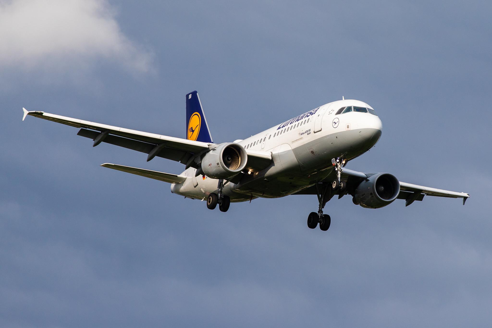Hamburg Airport: Lufthansa (LH / DLH) |  Airbus A319-112 A319 | D-AIBB | MSN 4182