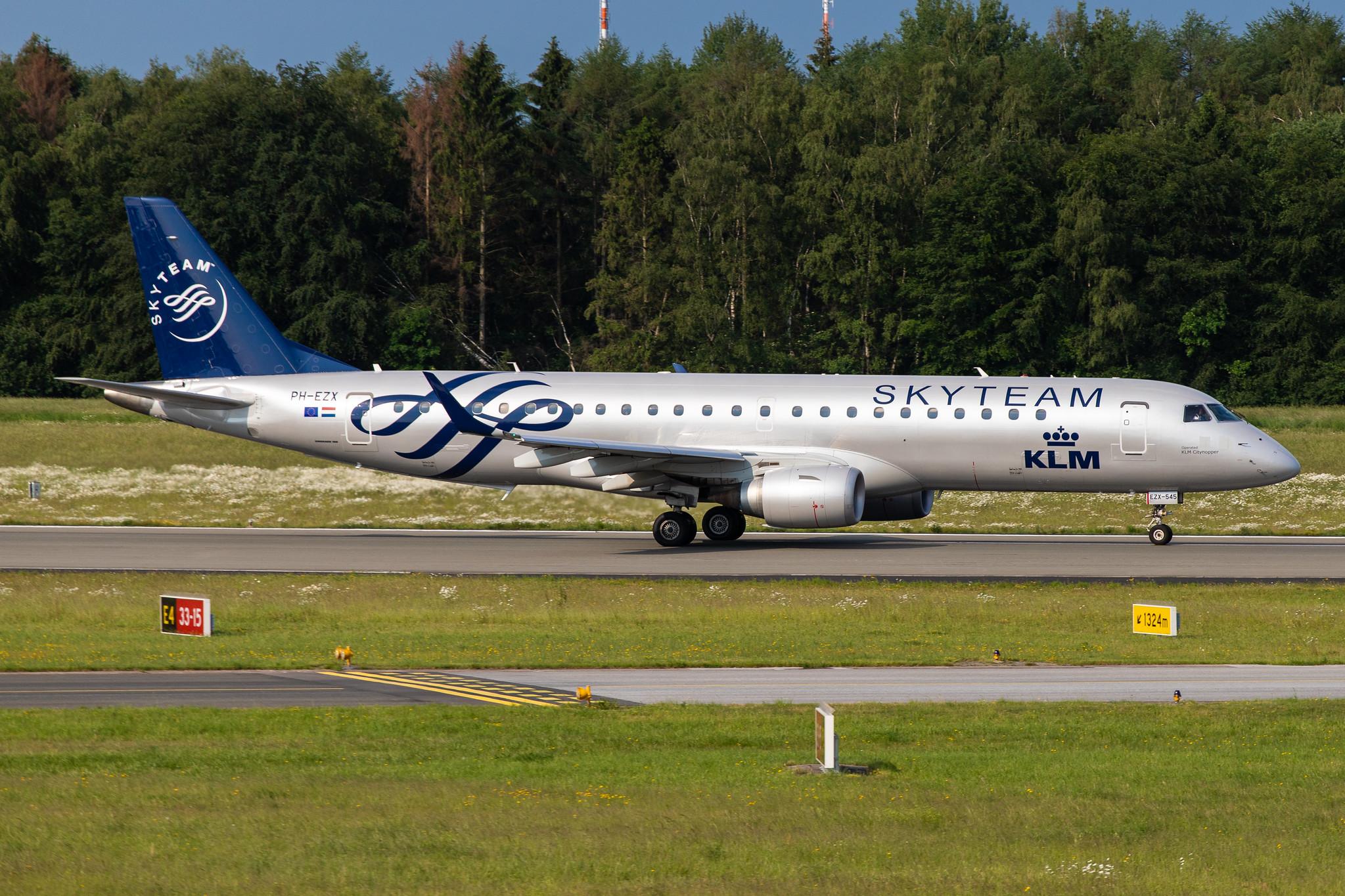 Hamburg Airport: KLM (KL / KLM) |  Livery: SkyTeam Livery | Operator: KLM Cityhopper |  Embraer E190STD E190 | PH-EZX | MSN 19000545