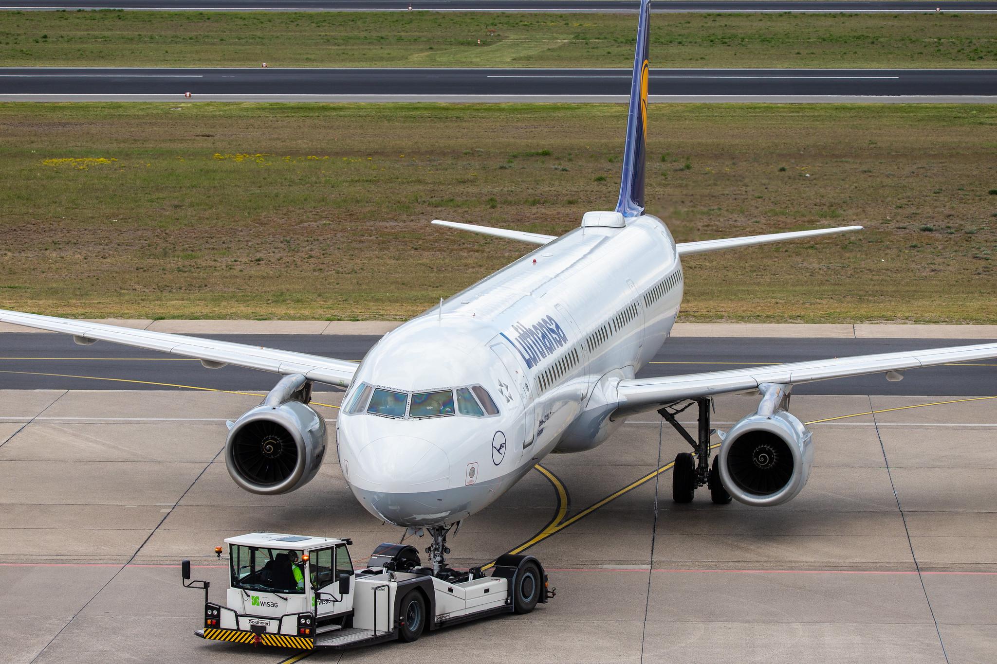Flughafen Berlin Tegel (TXL): Lufthansa (LH / DLH) |  Airbus A321-131 A321 | D-AIRF | MSN 0493