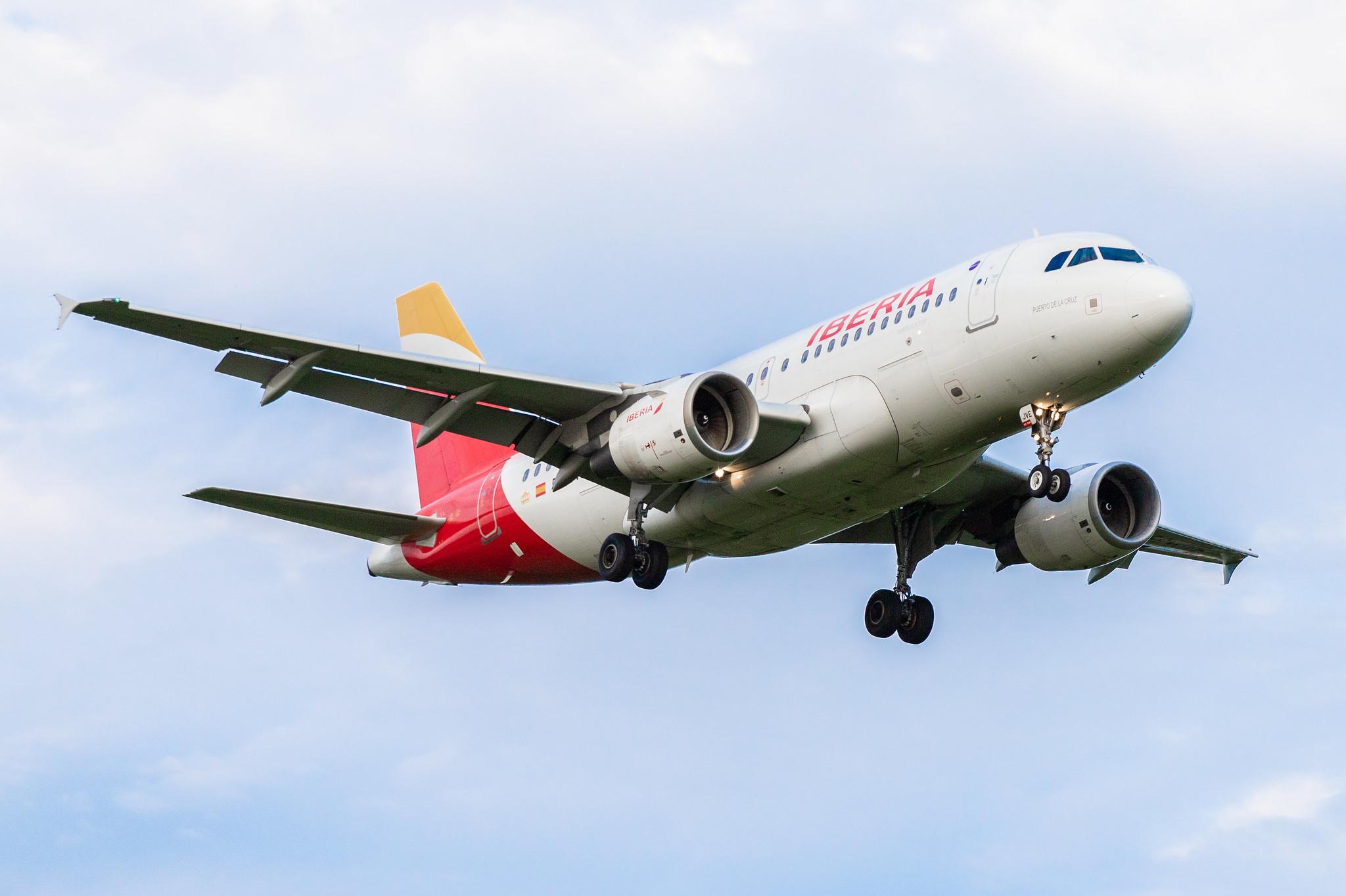 Hamburg Airport: Iberia (IB / IBE) |  Airbus A319-112 A319 | EC-JVE | MSN 2843