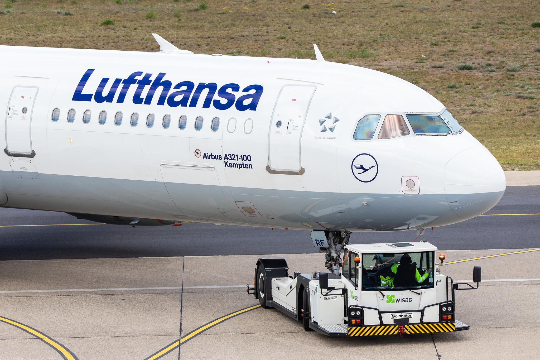 Flughafen Berlin Tegel (TXL): Lufthansa (LH / DLH) |  Airbus A321-131 A321 | D-AIRF | MSN 0493